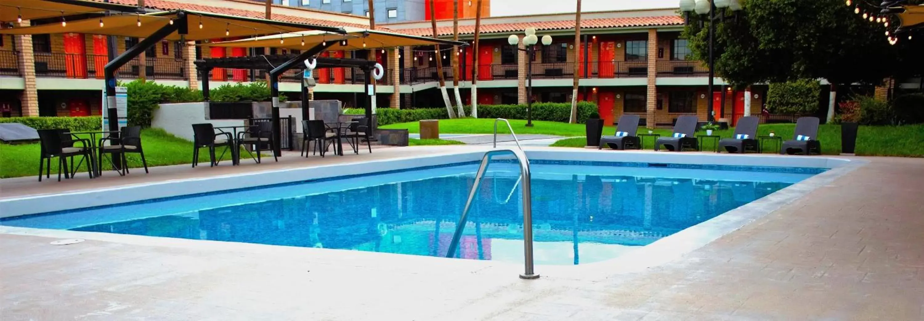 Swimming Pool in Hotel Colonial Mexicali