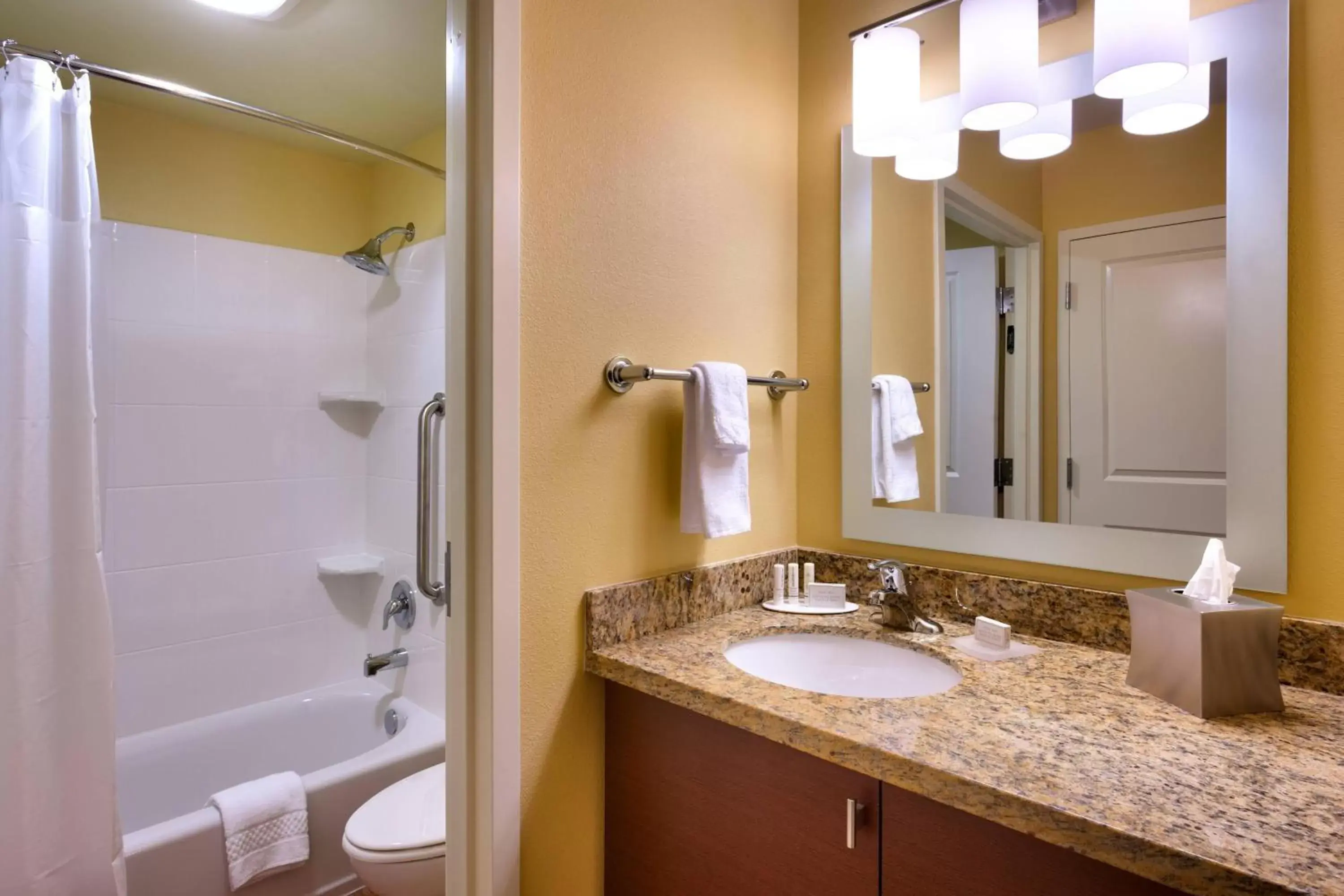 Bathroom in TownePlace Suites by Marriott Dickinson