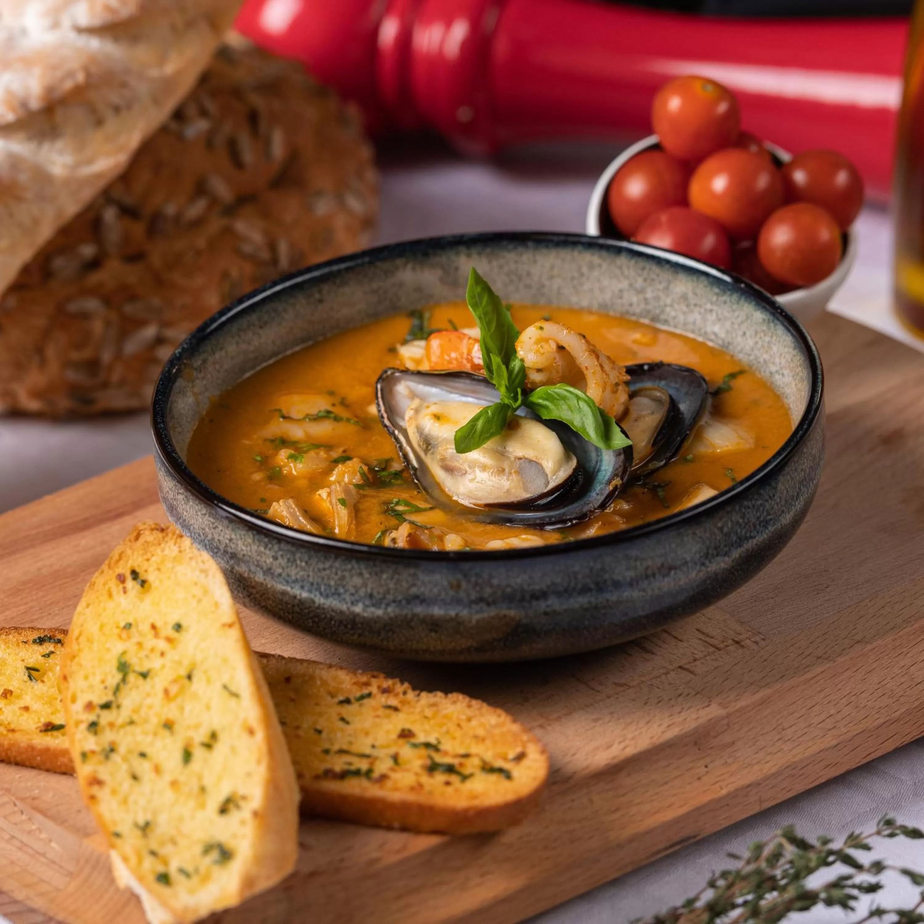 Restaurant/places to eat in Crowne Plaza Dubai Deira by IHG