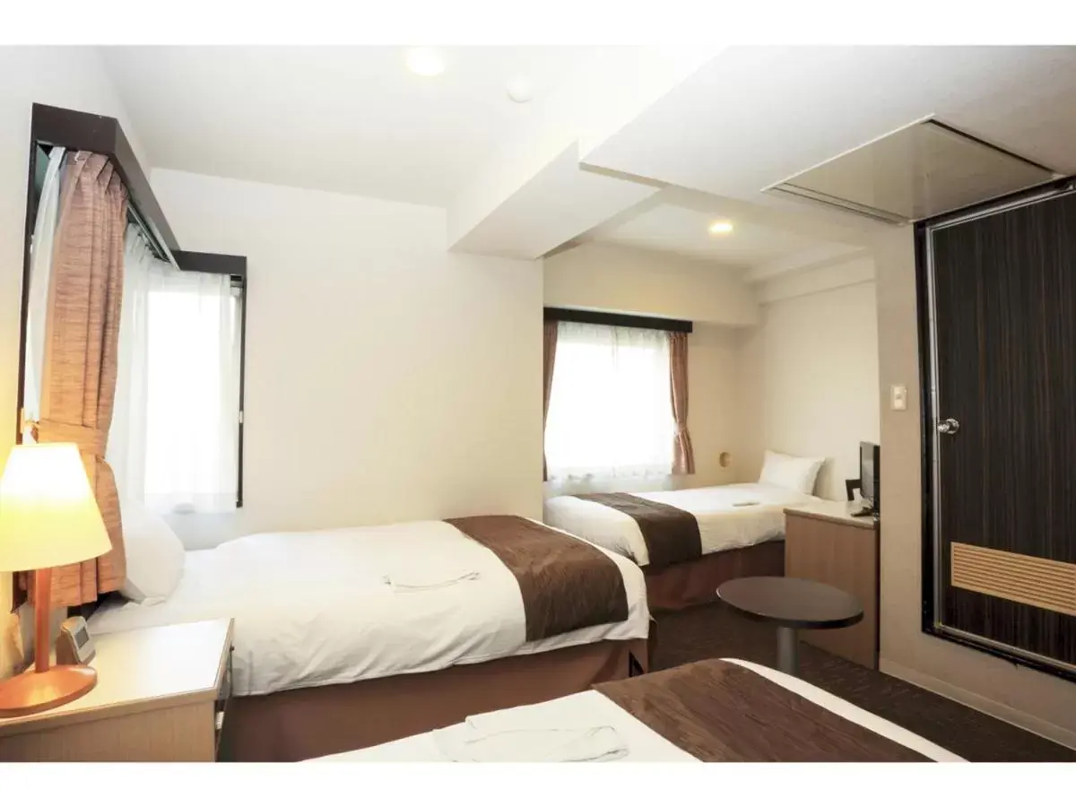 Photo of the whole room, Bed in Smile Hotel Asakusa