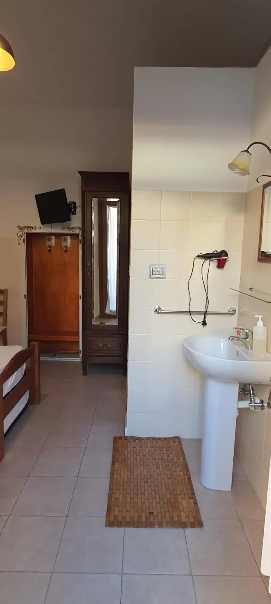 Bathroom in Albergo Avalon