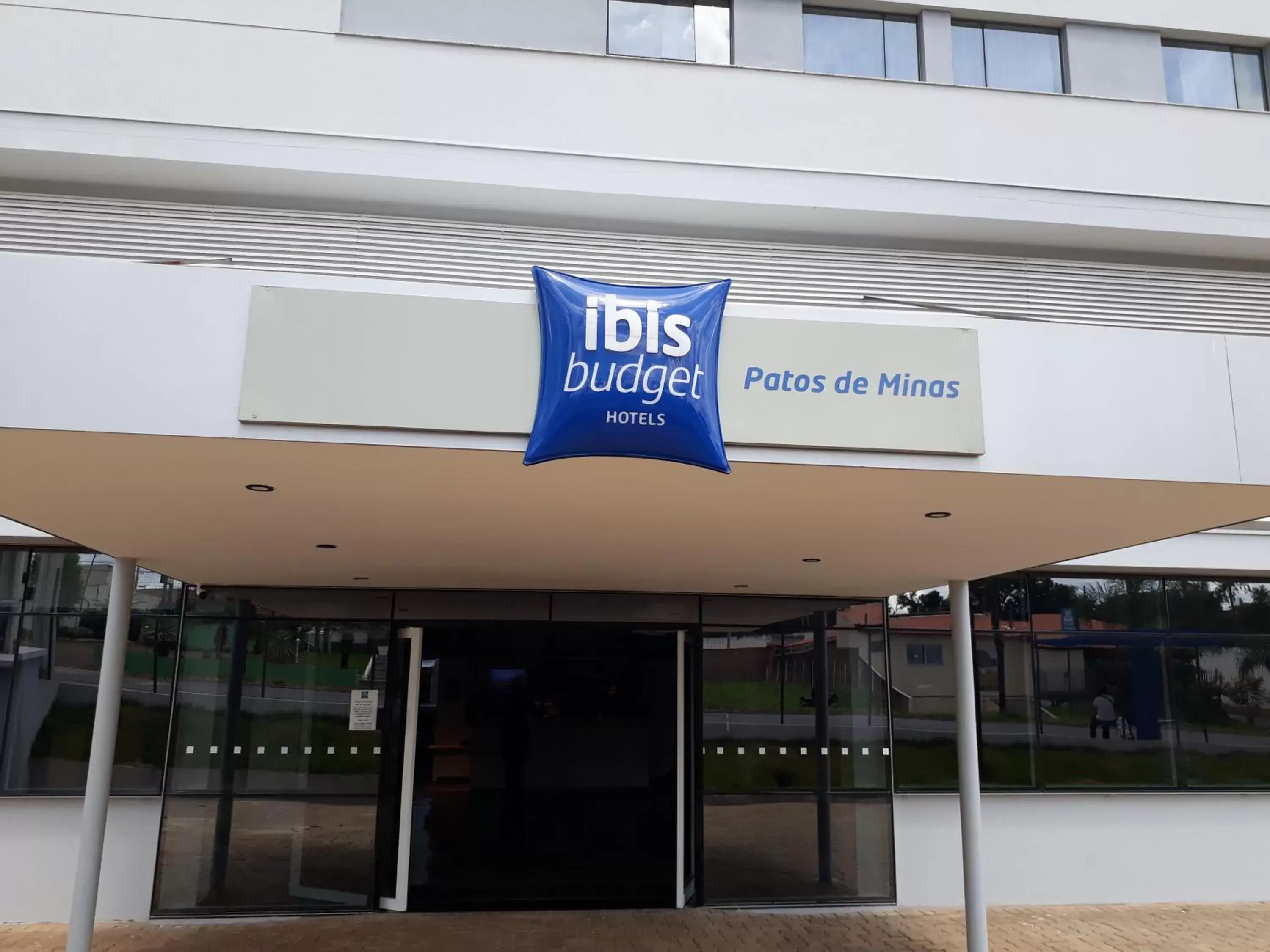 Property logo or sign in ibis budget Patos de Minas