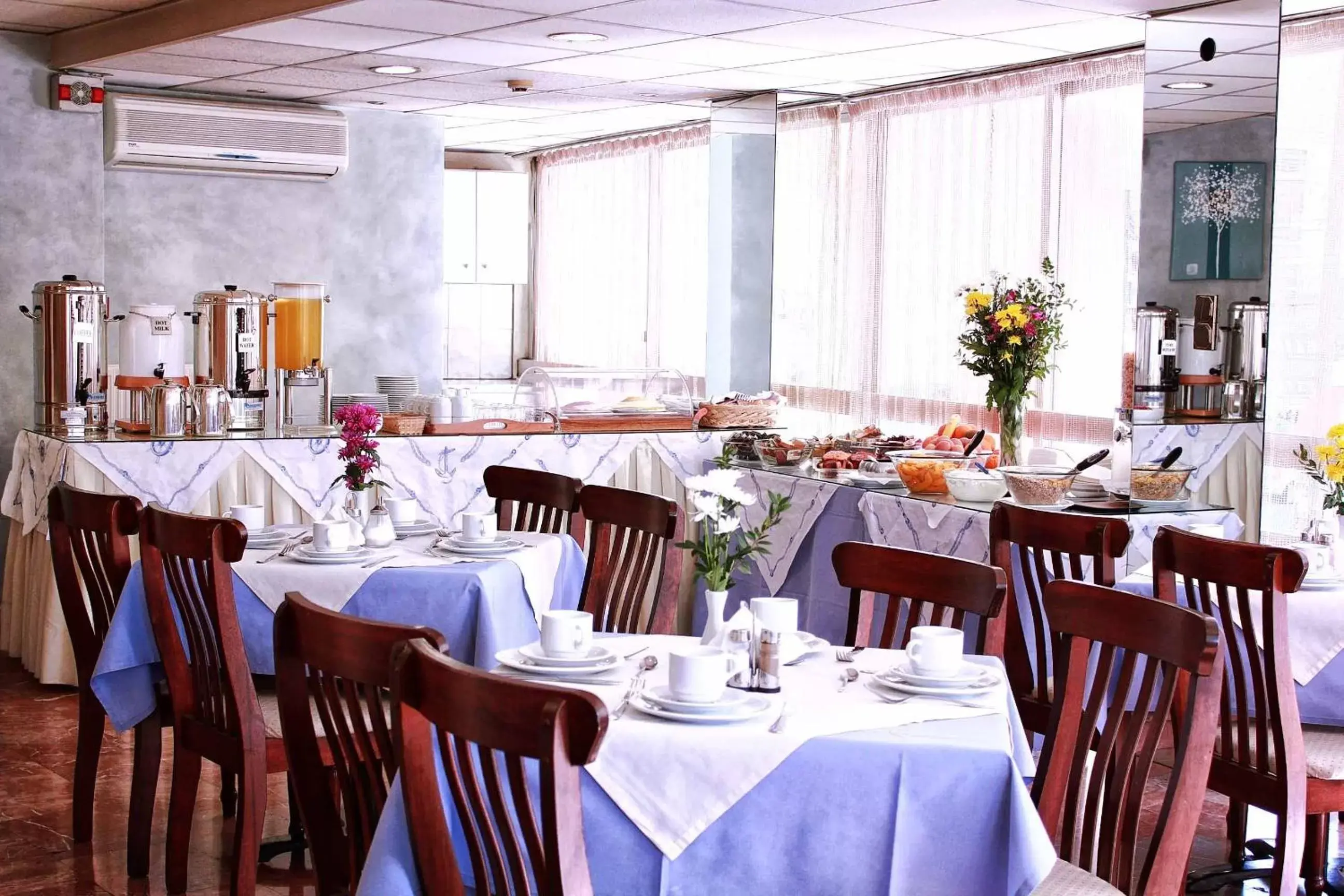 Restaurant/places to eat in Apollo Hotel Restaurant/places to eat in Apollo Hotel