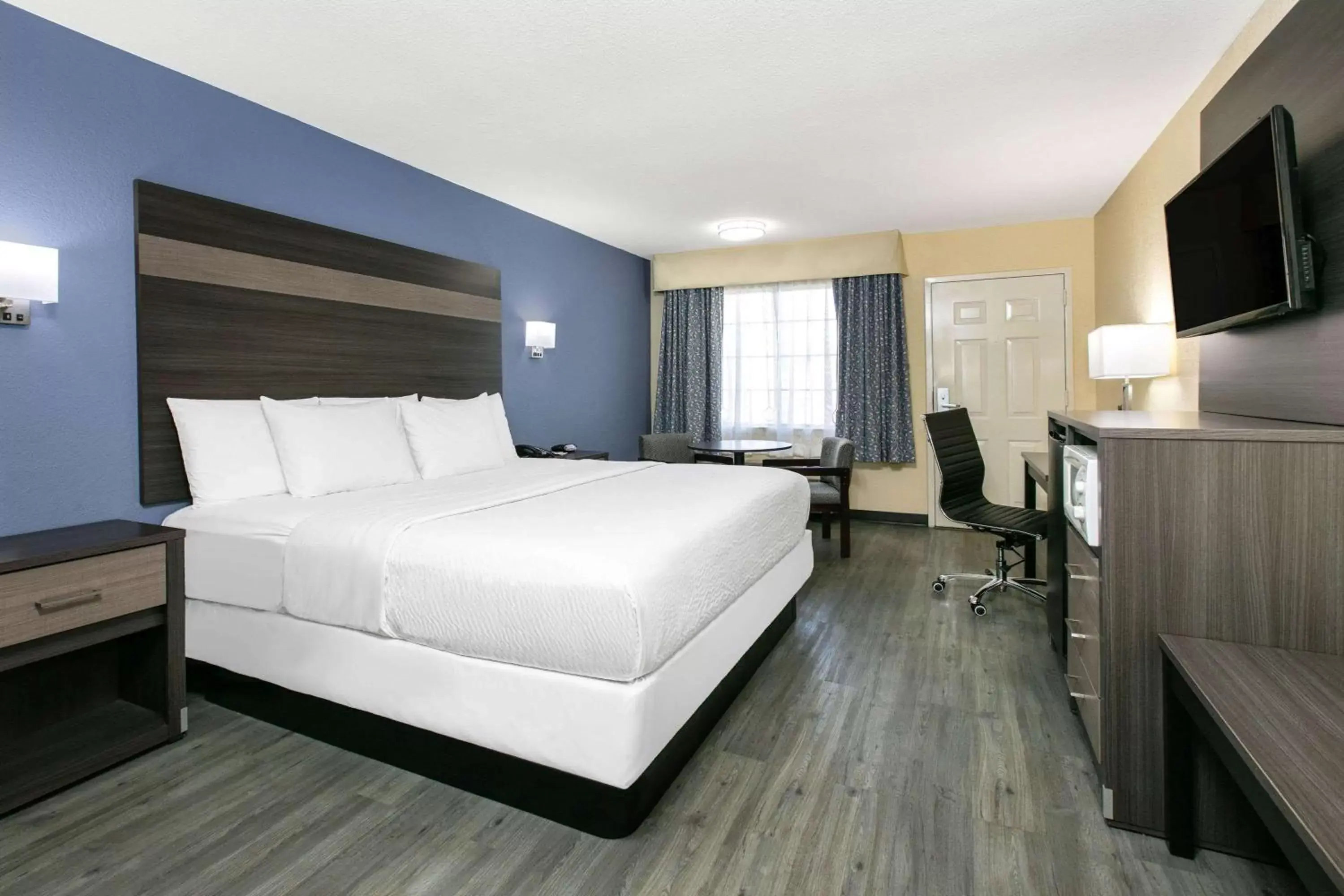 Photo of the whole room in Days Inn by Wyndham Waco