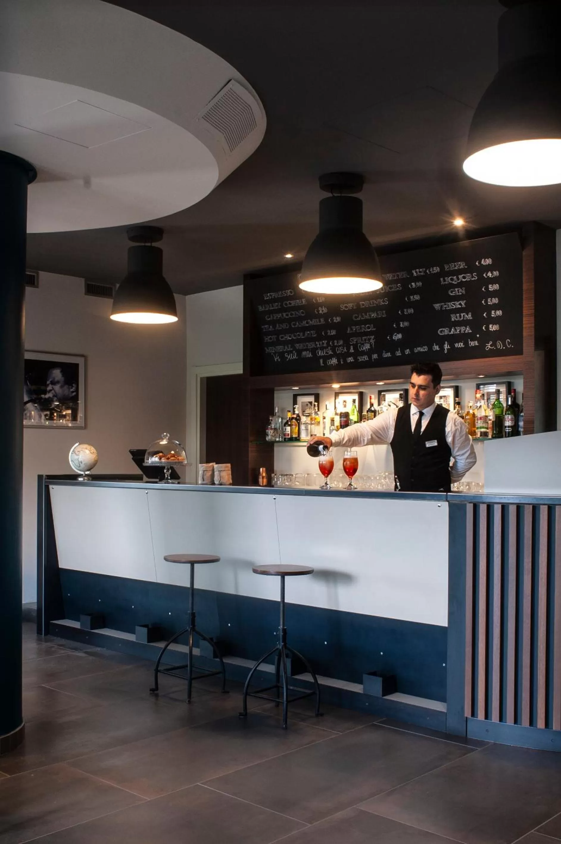 Lounge or bar in La Meridiana Bleisure Hotel