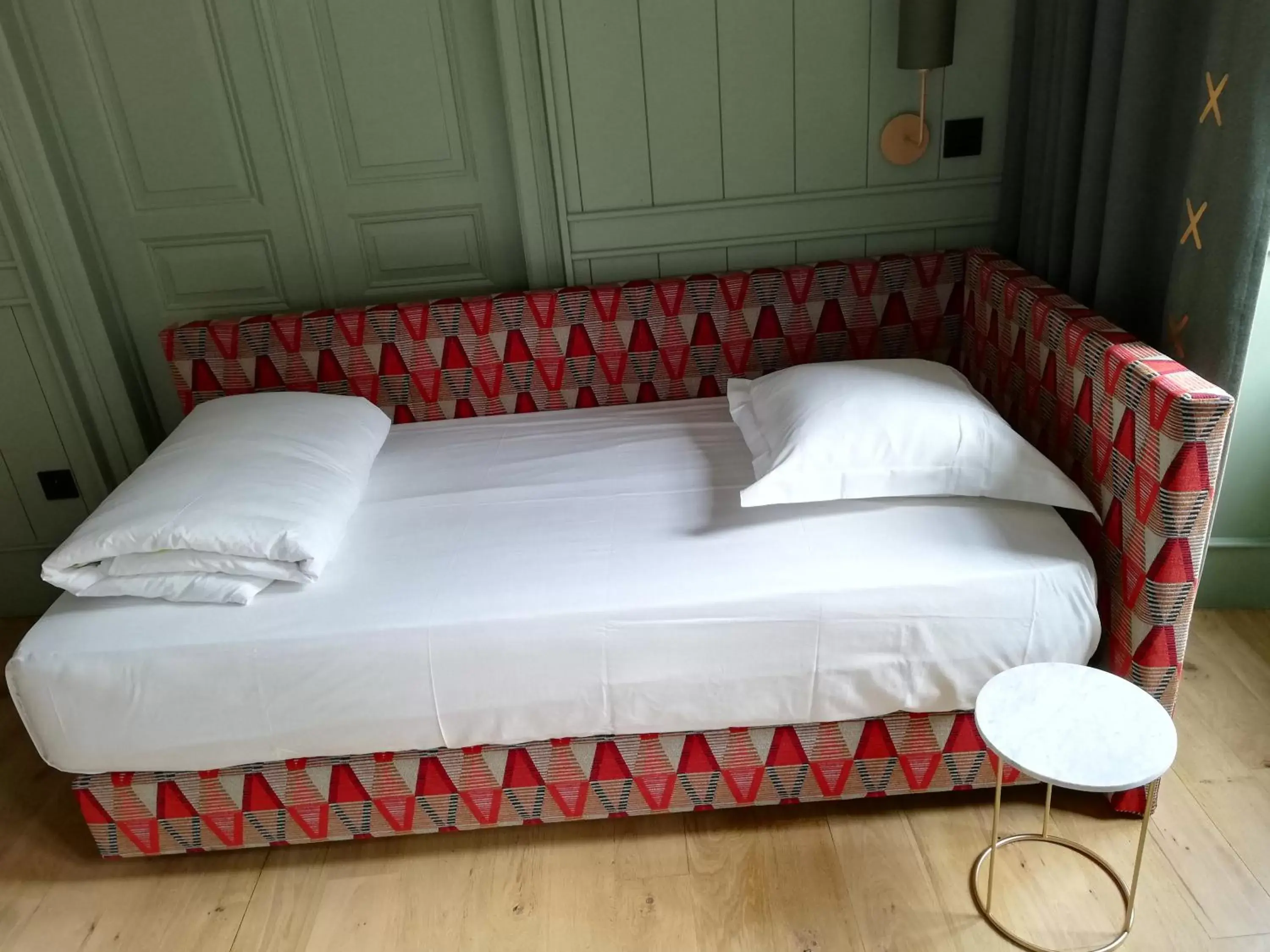 Bed in Le Kléber Hôtel