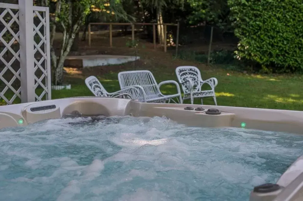 Hot Tub in Country Lodge B&B