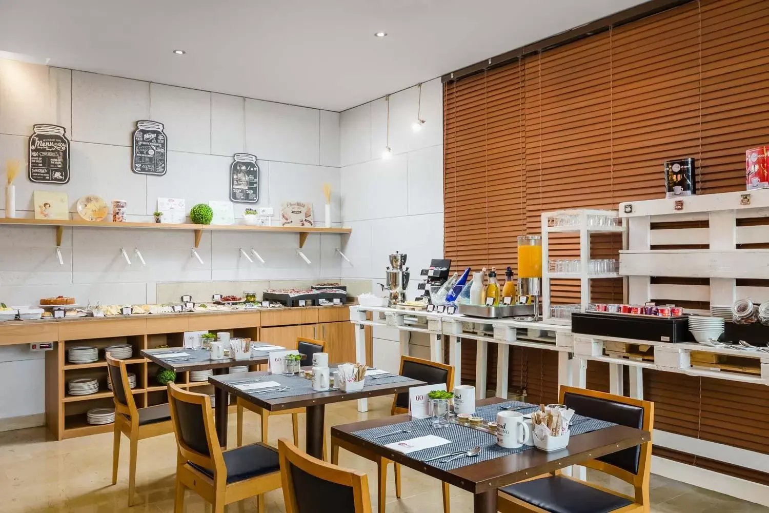 Buffet breakfast, Restaurant/Places to Eat in Exe Madrid Norte