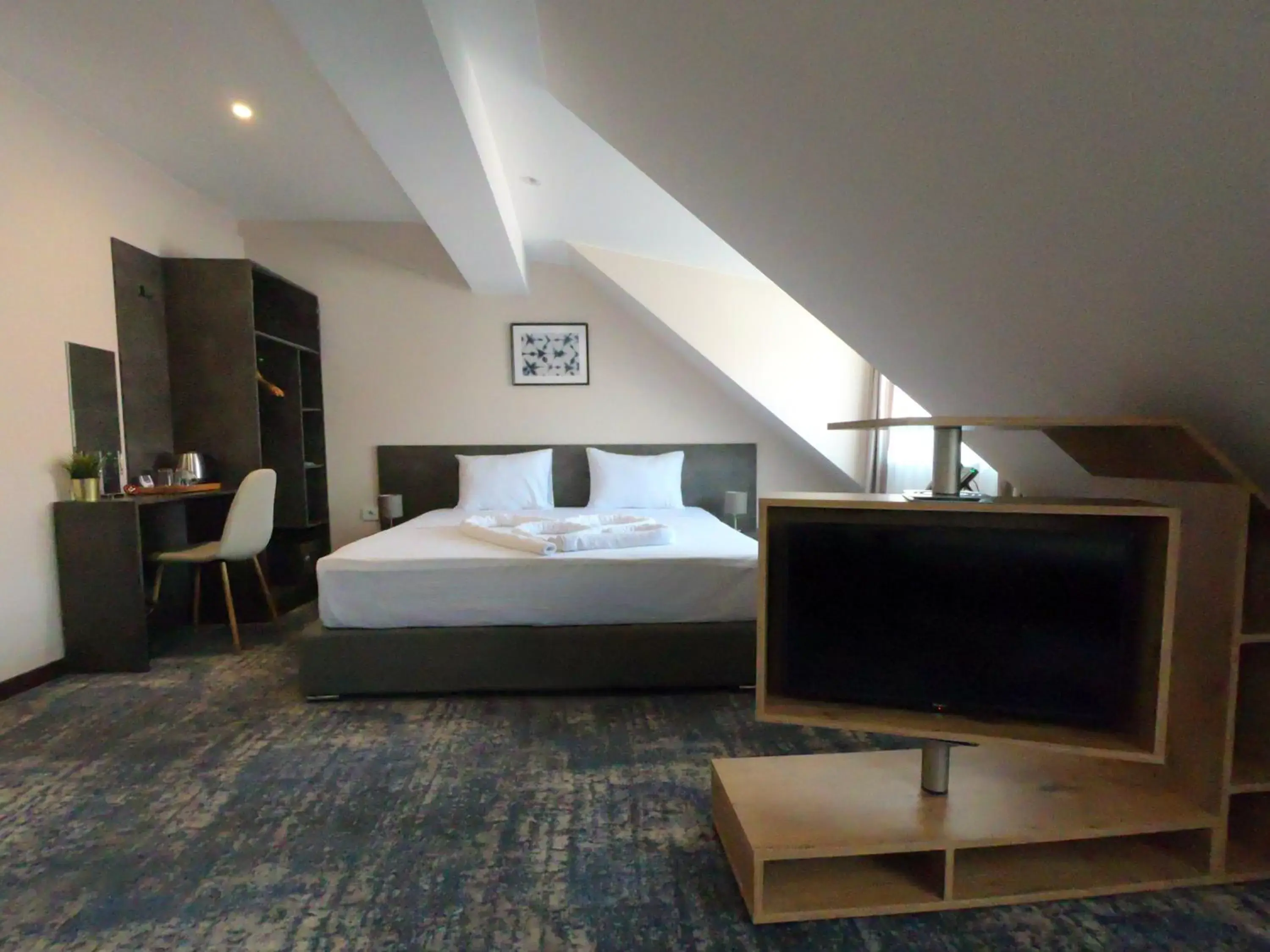 Deluxe Double Room (2 Adults + 1 Child) in Hotel Premium Deluxe Double Room (2 Adults + 1 Child) in Hotel Premium