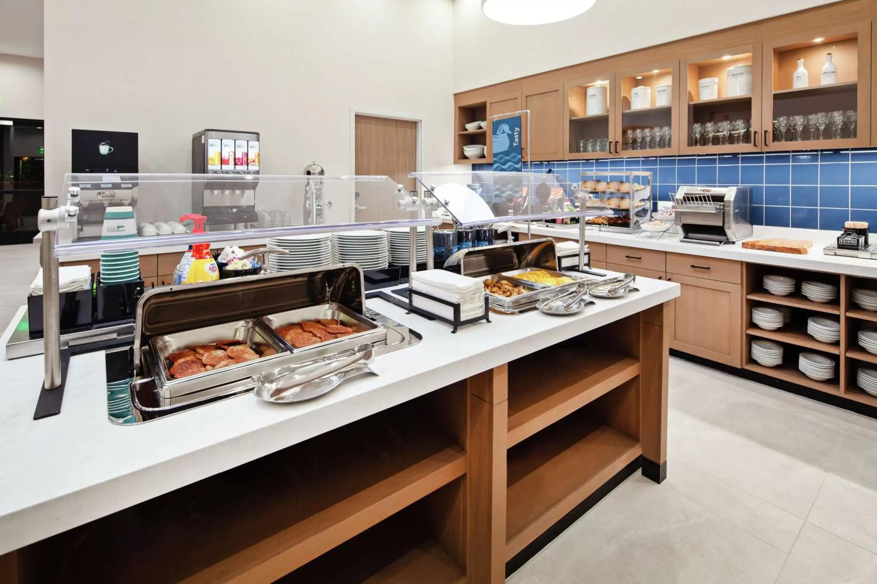 Breakfast, Kitchen/Kitchenette in Homewood Suites By Hilton San Diego Central