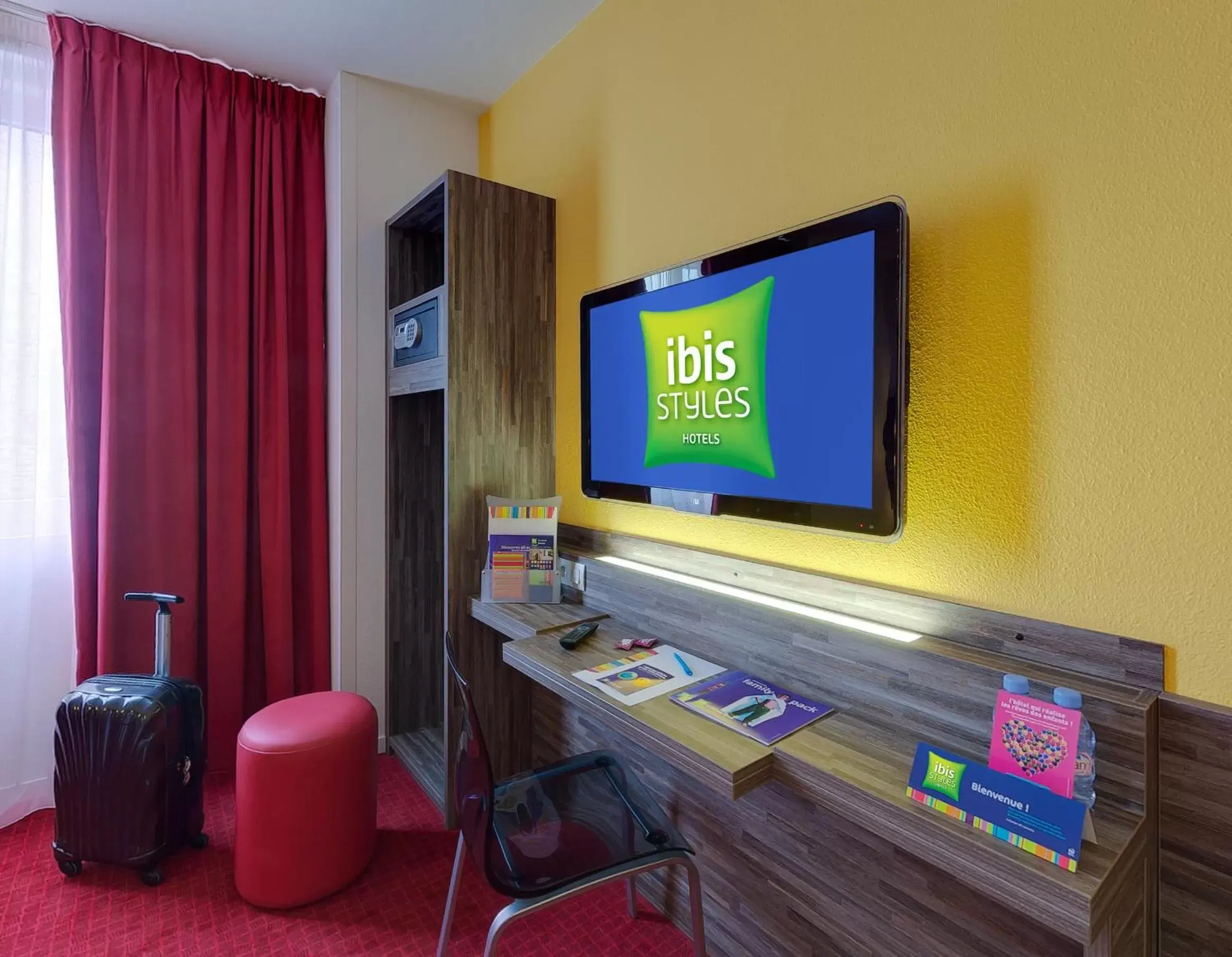 Seating area, TV/Entertainment Center in ibis Styles Rennes Centre Gare Nord