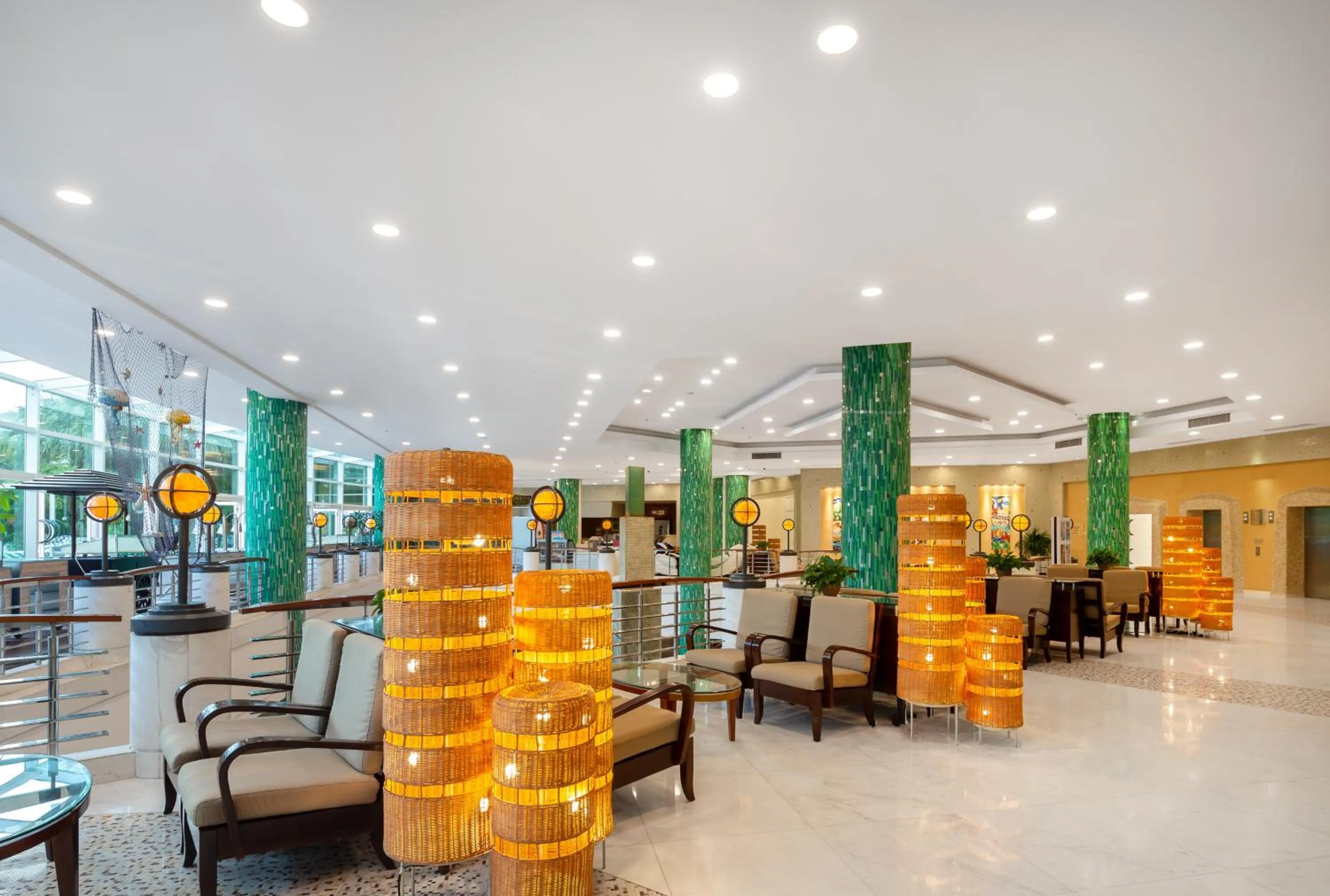 Lounge or bar, Restaurant/Places to Eat in Sunshine Resort Intime Sanya