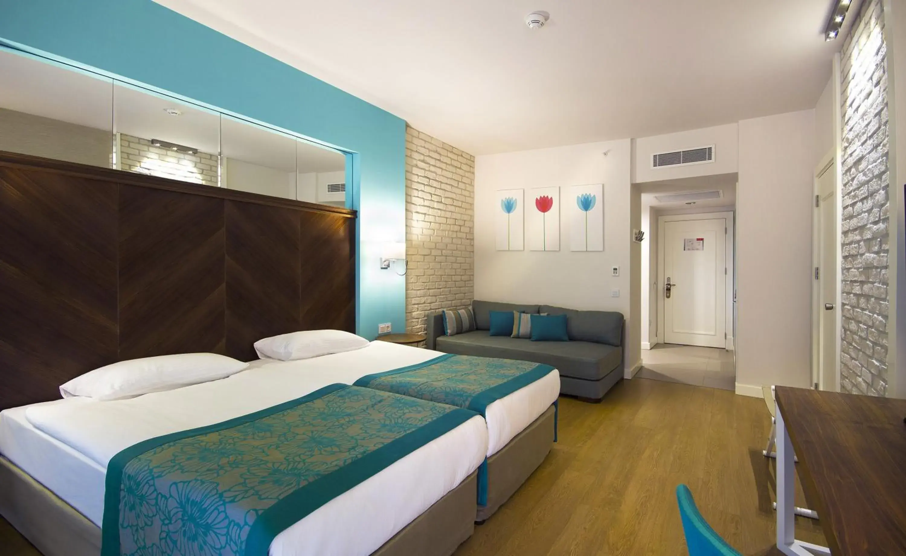 Shower, Bed in Terrace Elite Resort Ultra All Inclusive