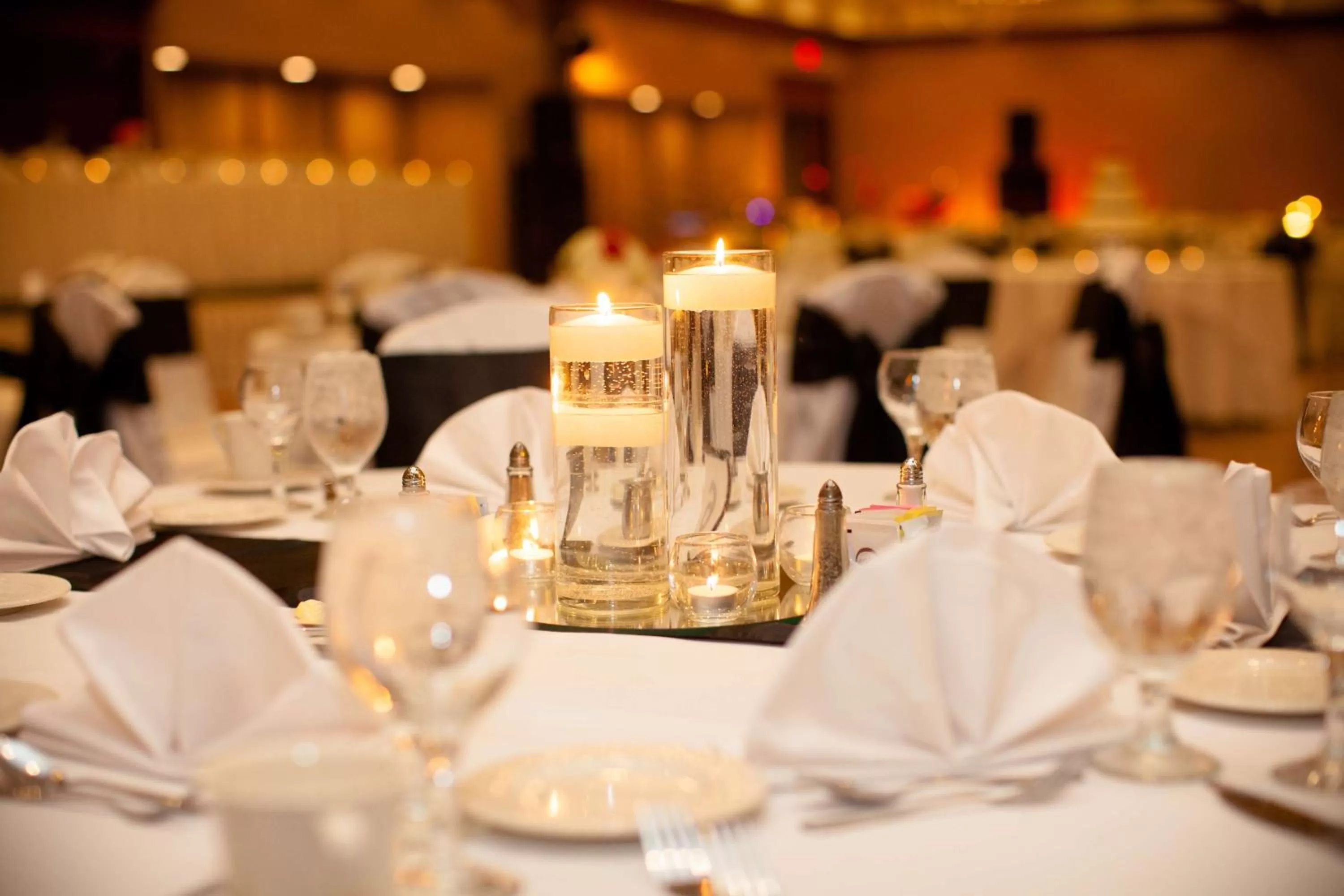 Dining area in DoubleTree by Hilton Hotel St. Louis - Chesterfield