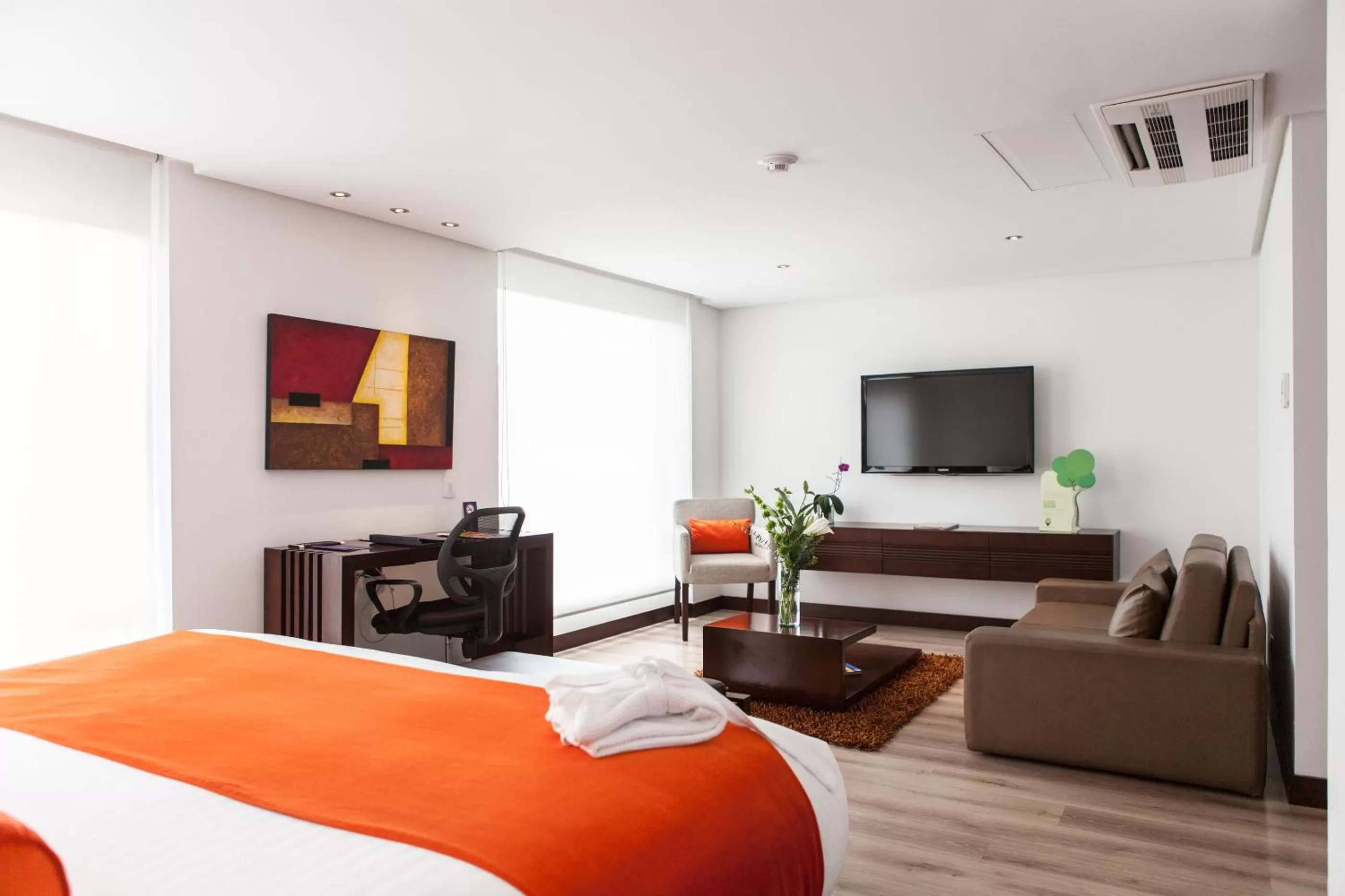 Living room, Bed in Best Western Plus 93 Park Hotel