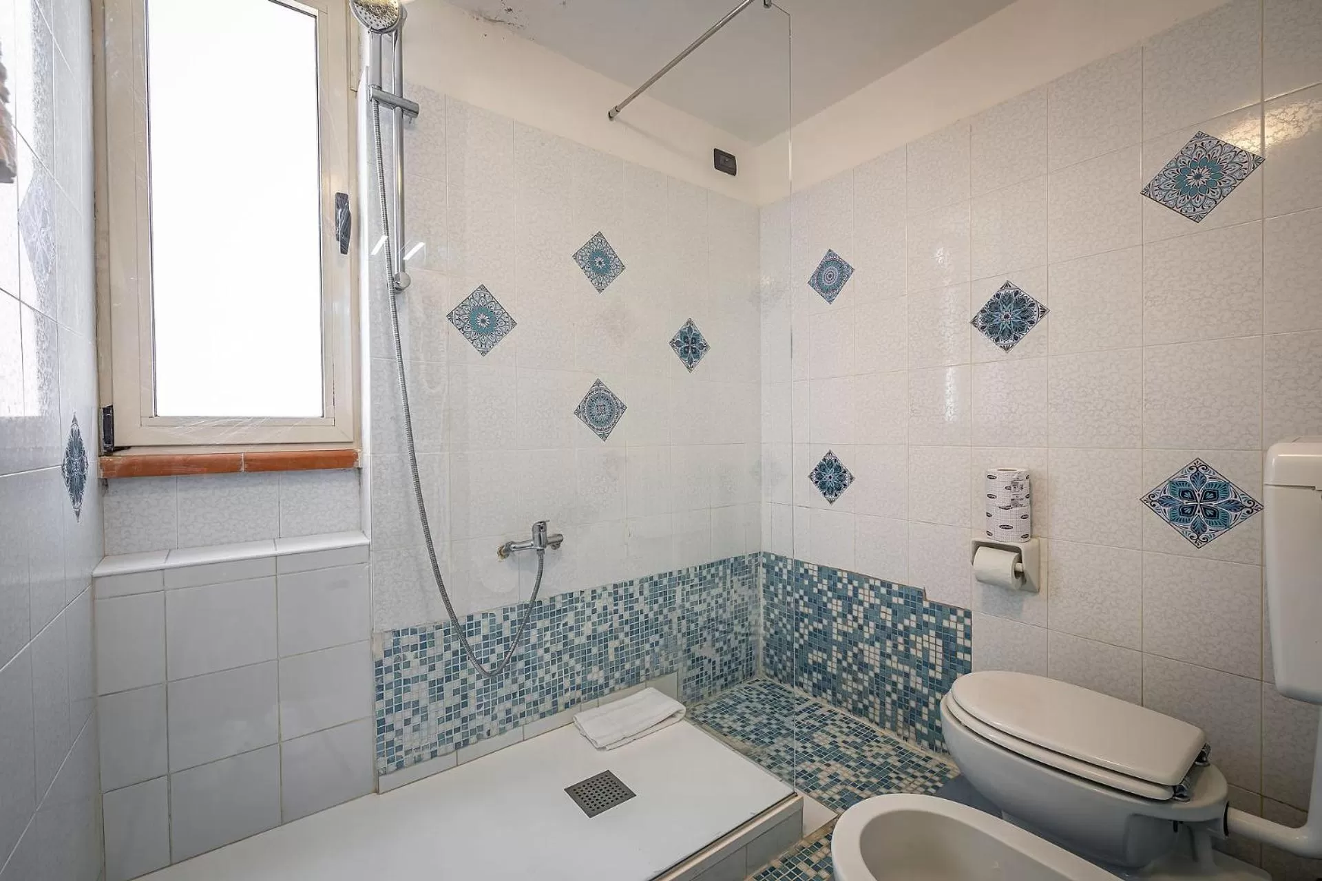 Bathroom in HOTEL VENETO con accesso ZTL