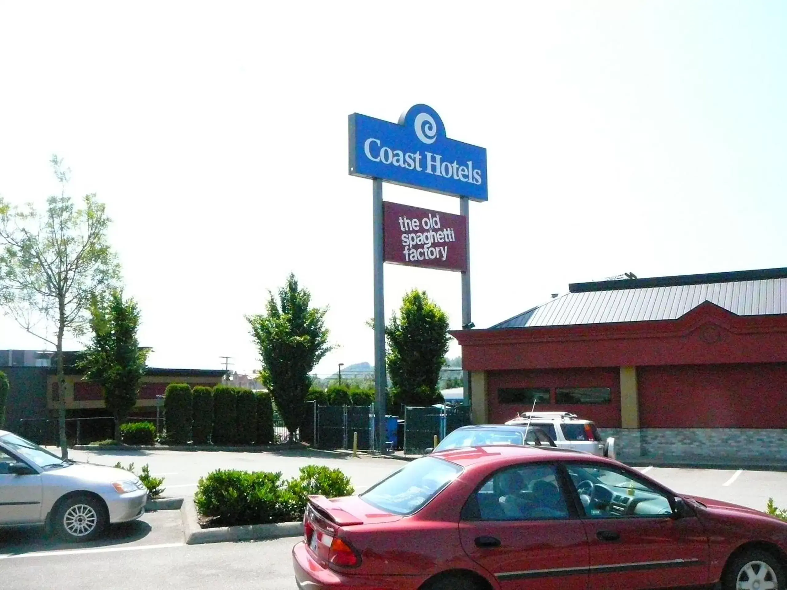 Restaurant/places to eat, Property Building in Coast Abbotsford Hotel & Suites