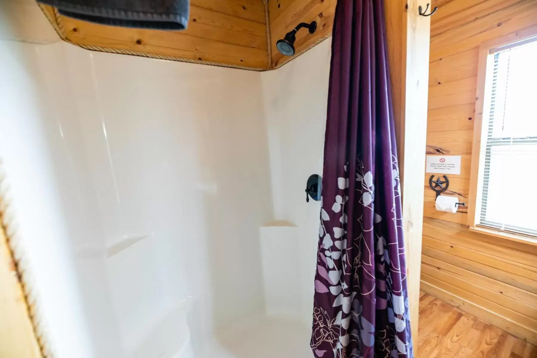 Shower, Bathroom in Walnut Canyon Cabins