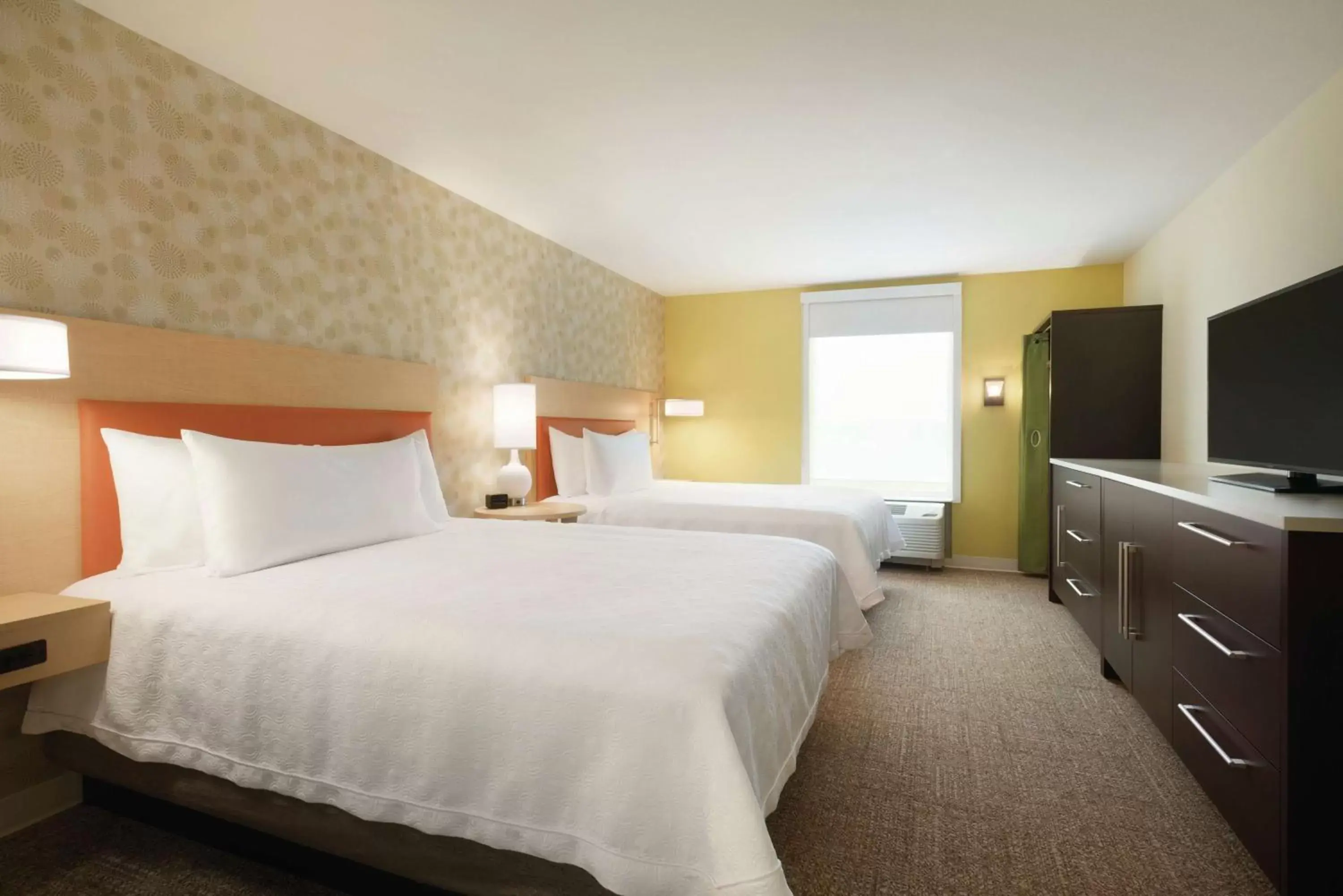 Bedroom, Bed in Home2 Suites By Hilton Iowa City Coralville