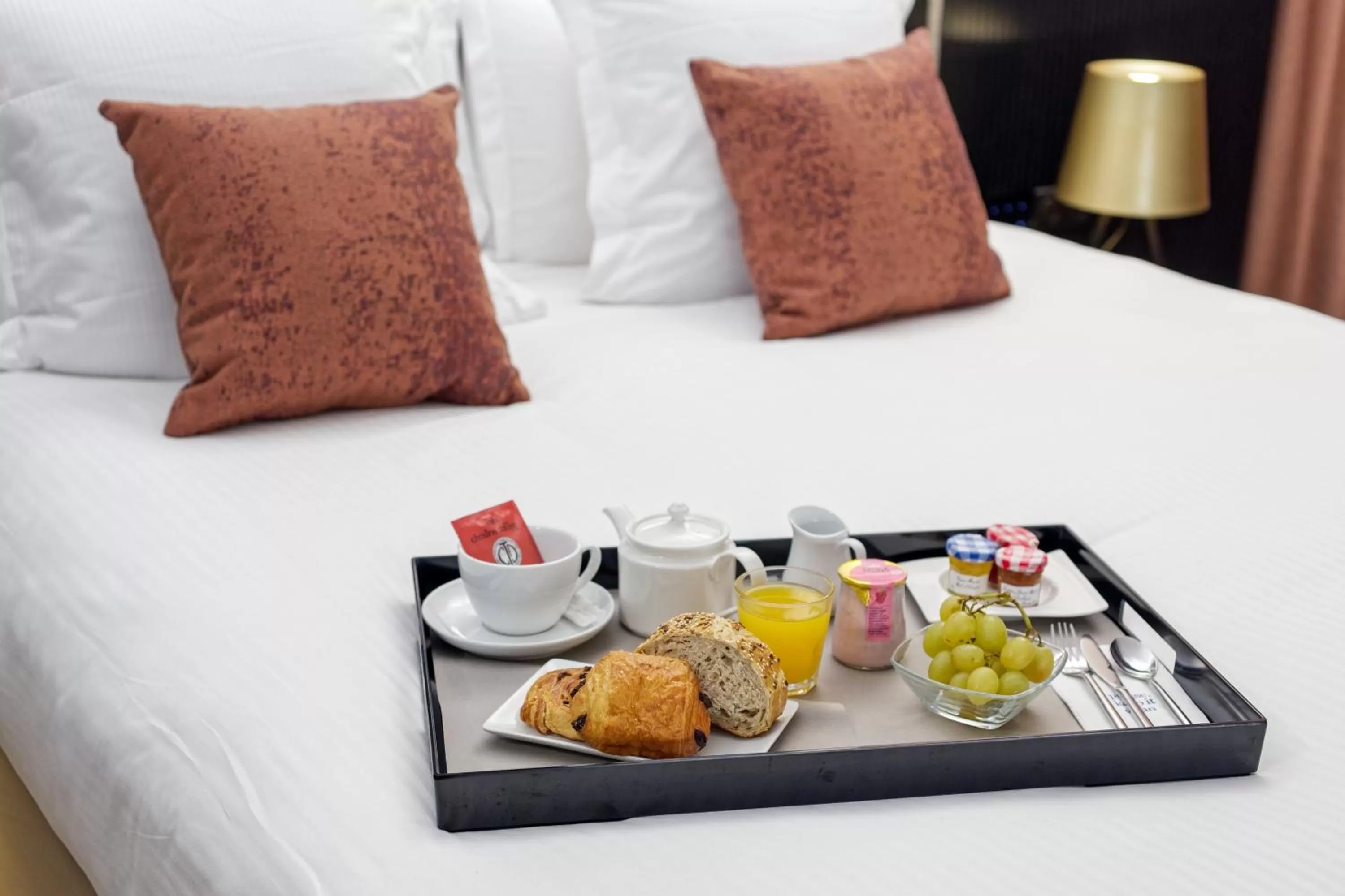 Breakfast, Bed in Golden Tulip CDG Airport Roissy