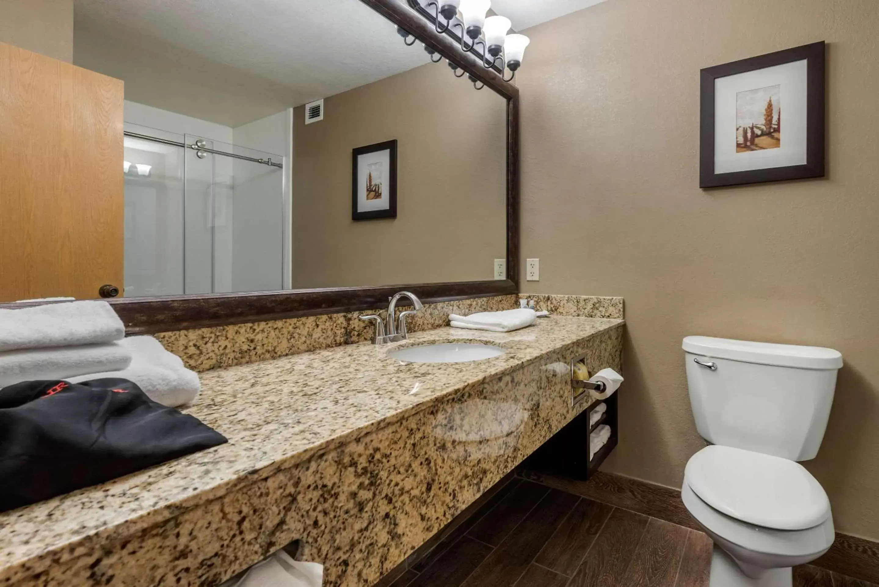 Photo of the whole room, Bathroom in Comfort Suites near Route 66