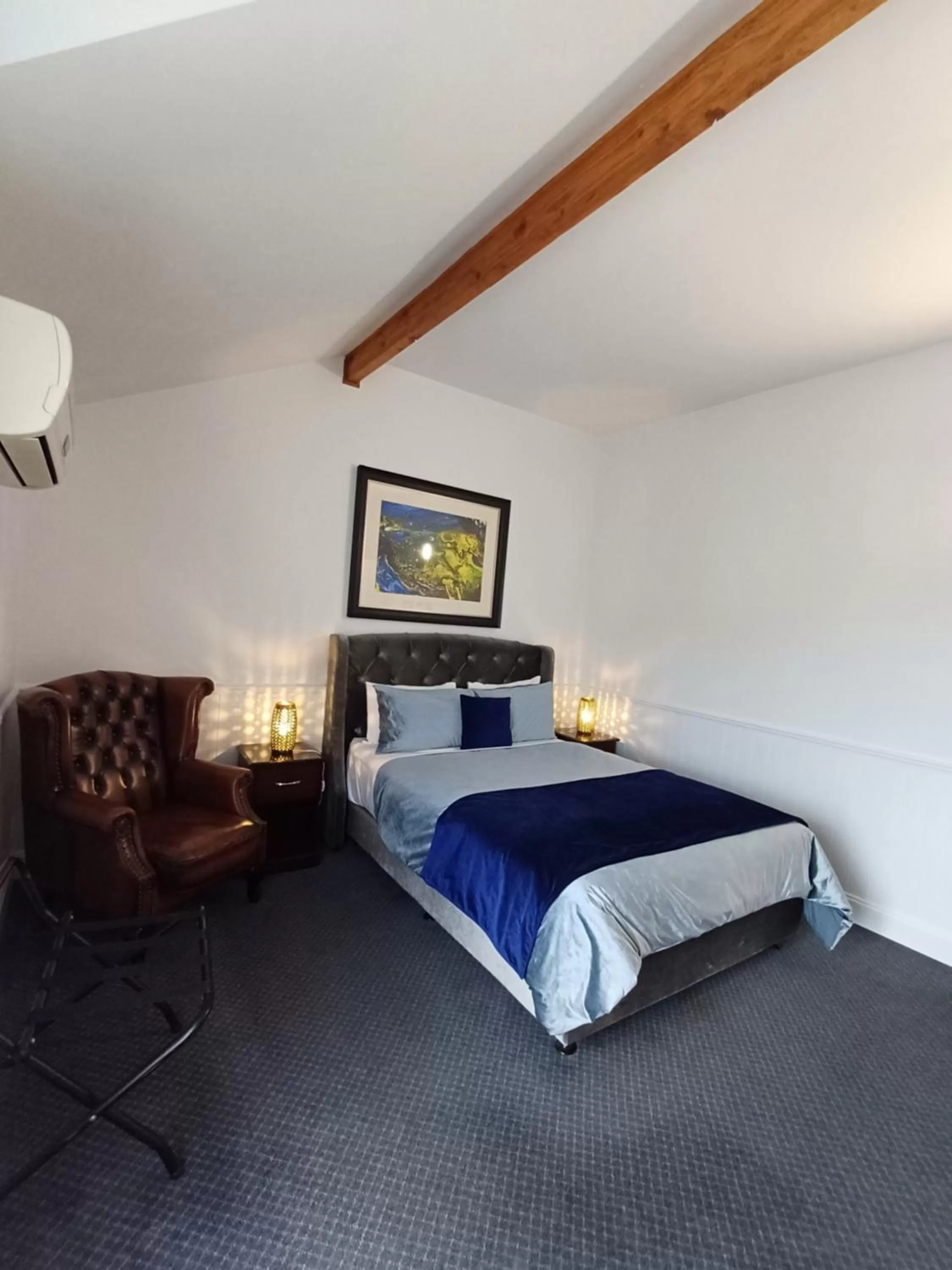 Queen Room with Balcony in Art Hotel on York