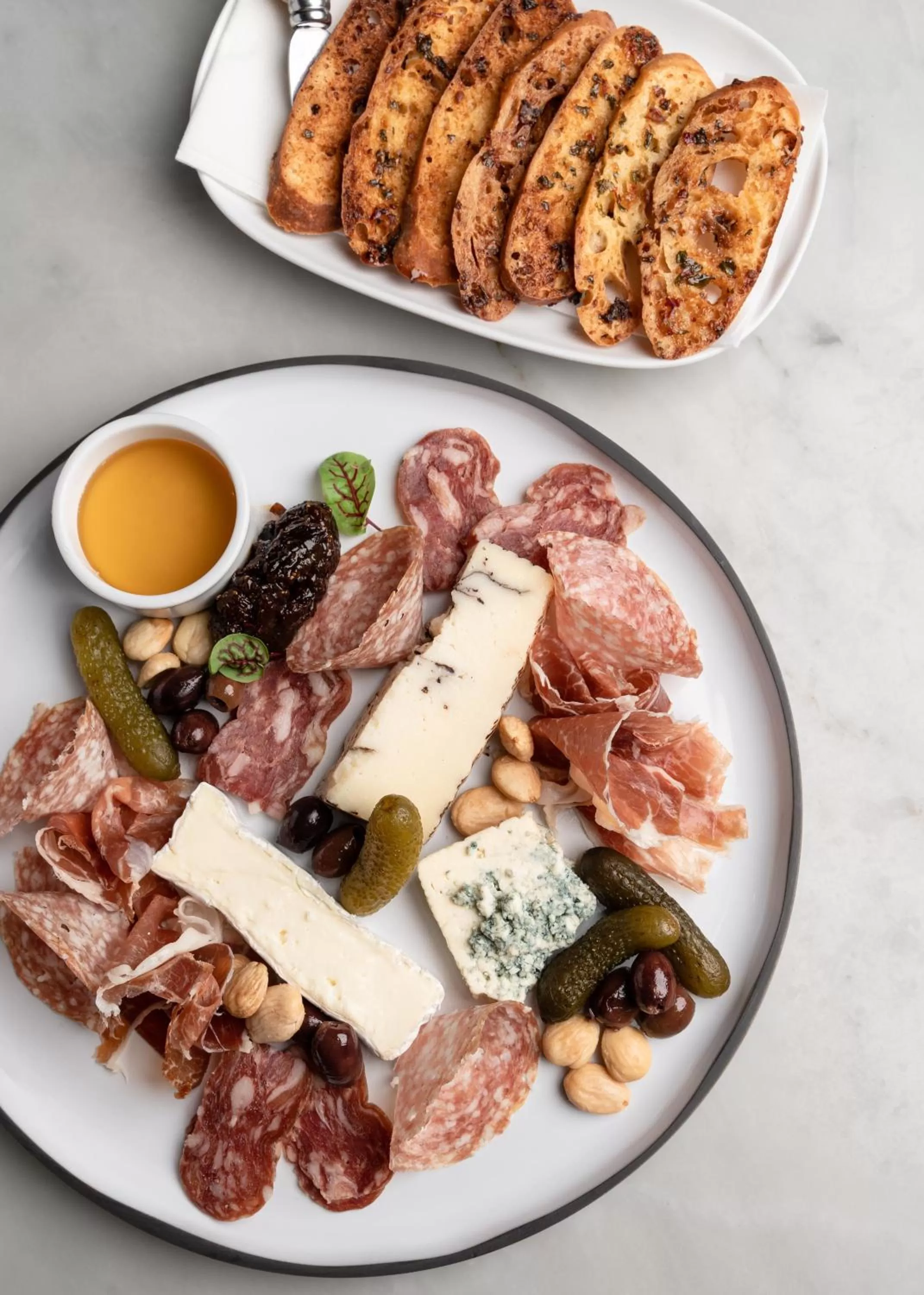 Restaurant/places to eat in Century Plaza Hotel