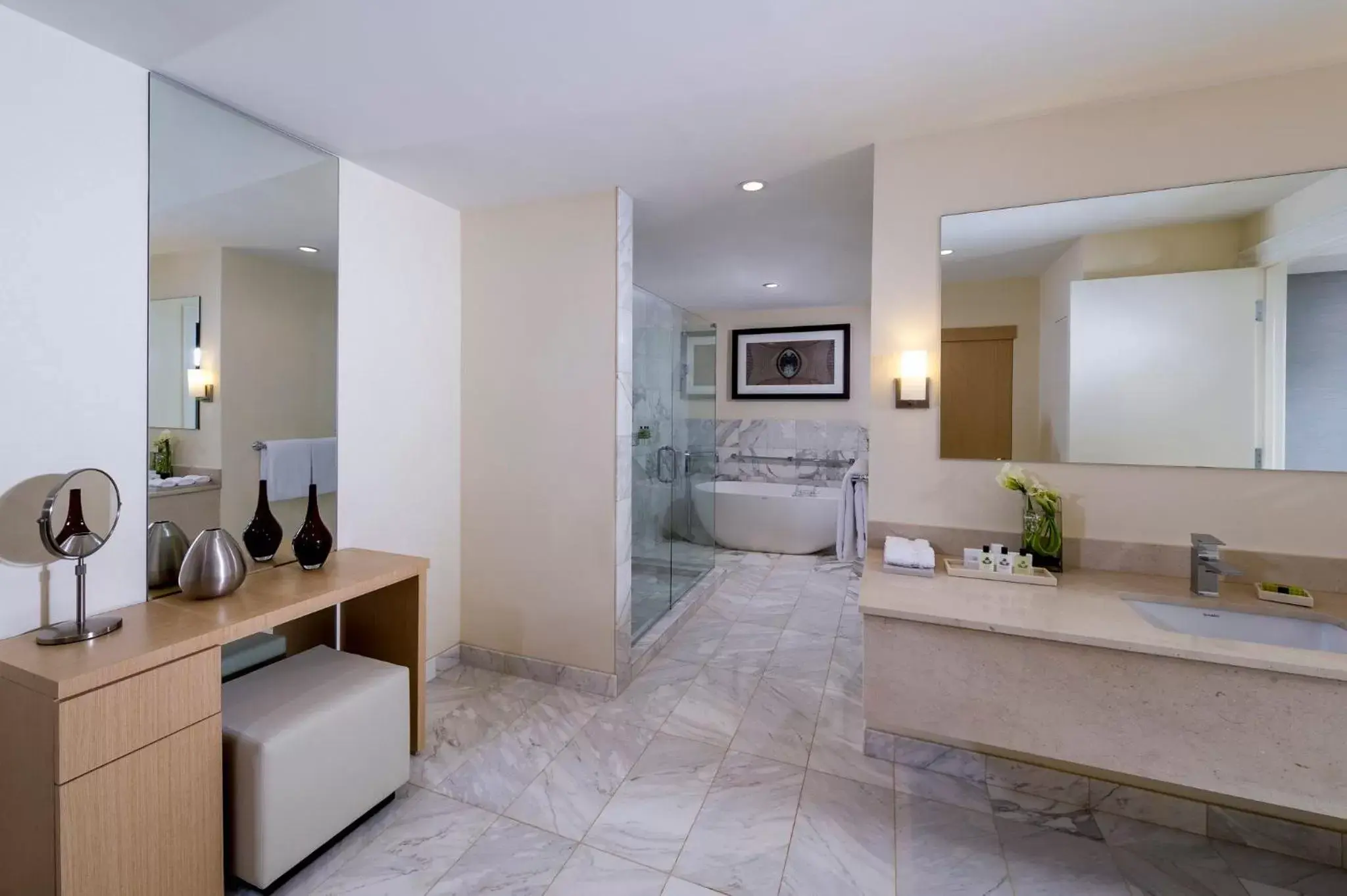 Photo of the whole room, Bathroom in InterContinental Miami, an IHG Hotel