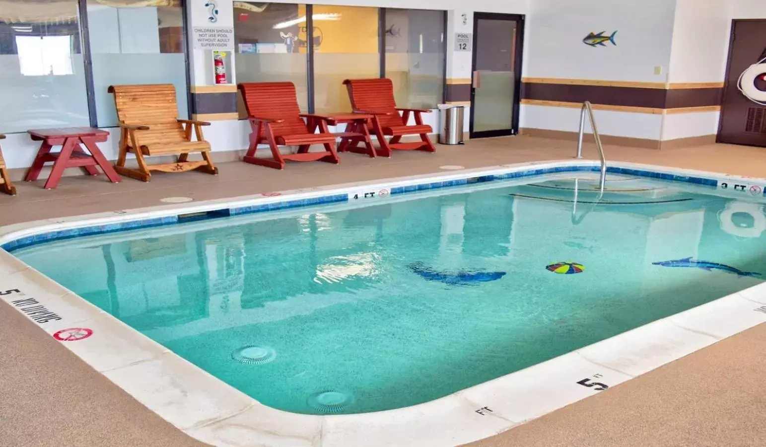 Swimming Pool in Super 8 by Wyndham Victoria/North/Mall Area