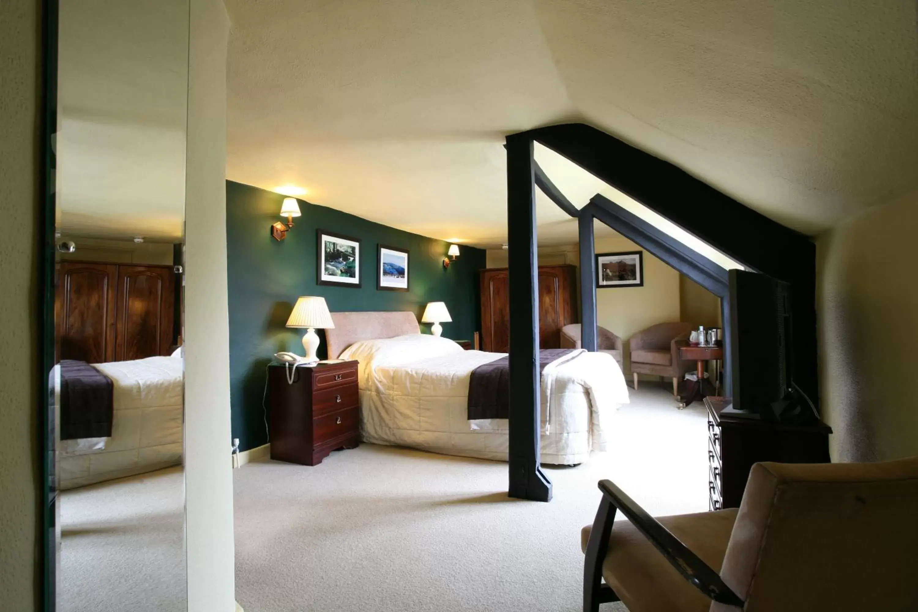 Photo of the whole room, Bed in The Rock Inn