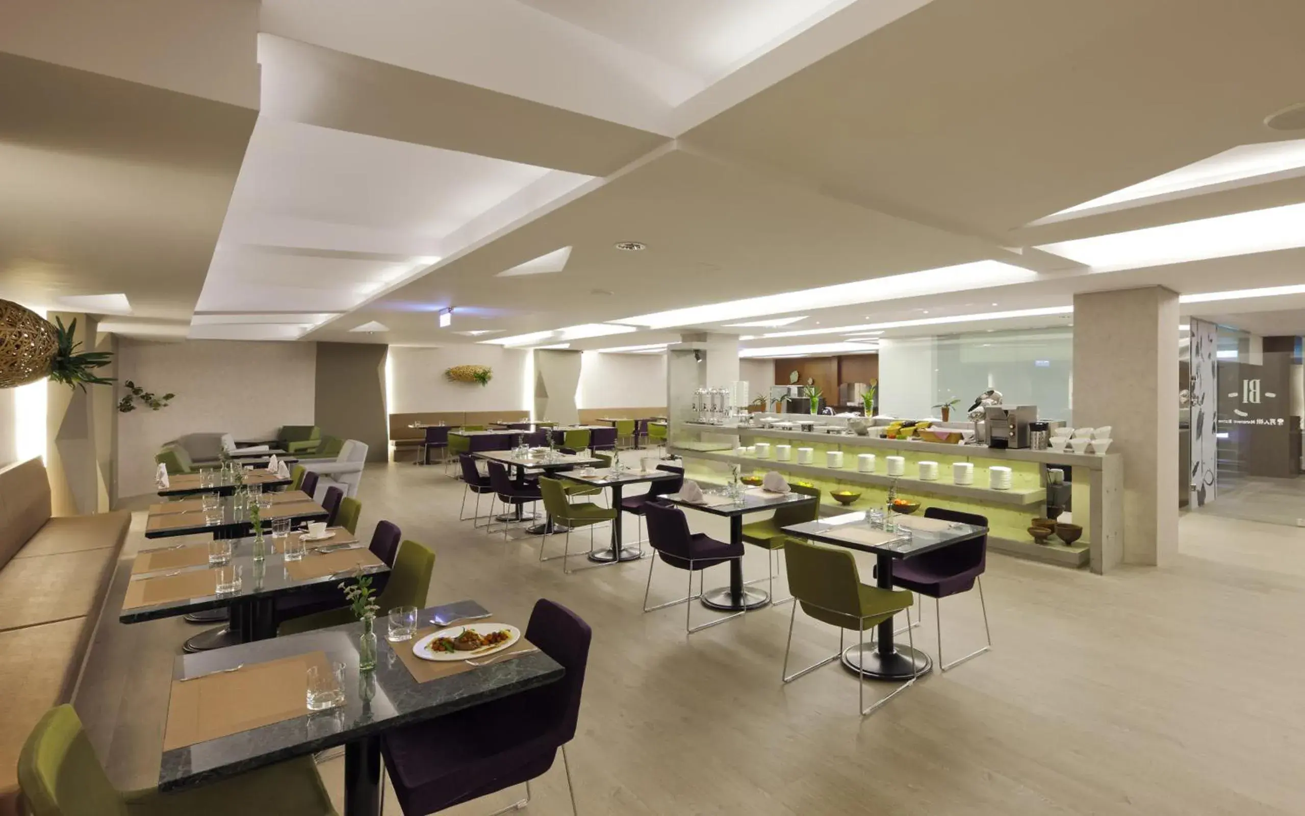 Buffet breakfast, Restaurant/Places to Eat in Hotelday Taichung