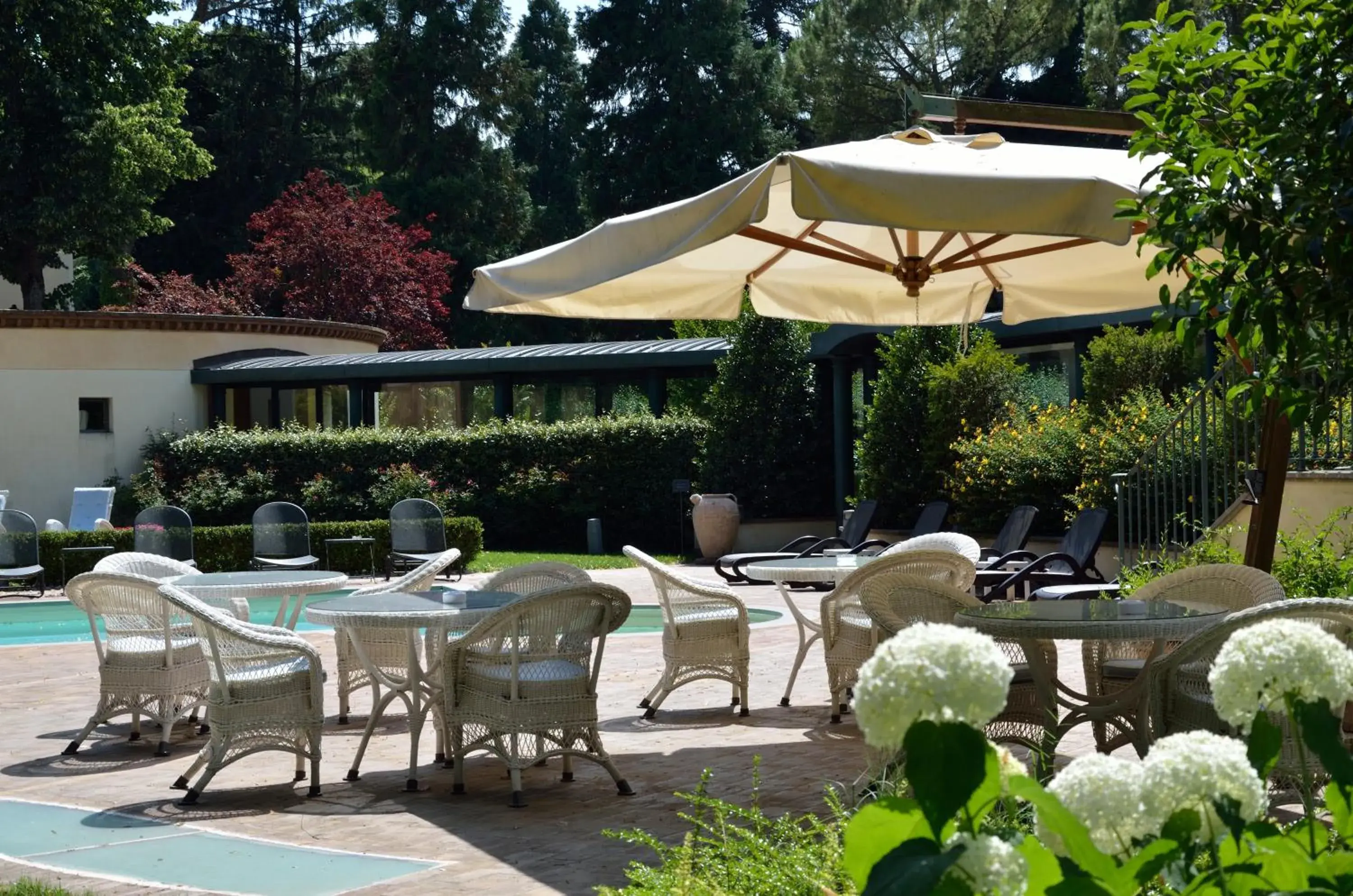 Swimming pool, Restaurant/Places to Eat in Posta Donini-Historic Hotel