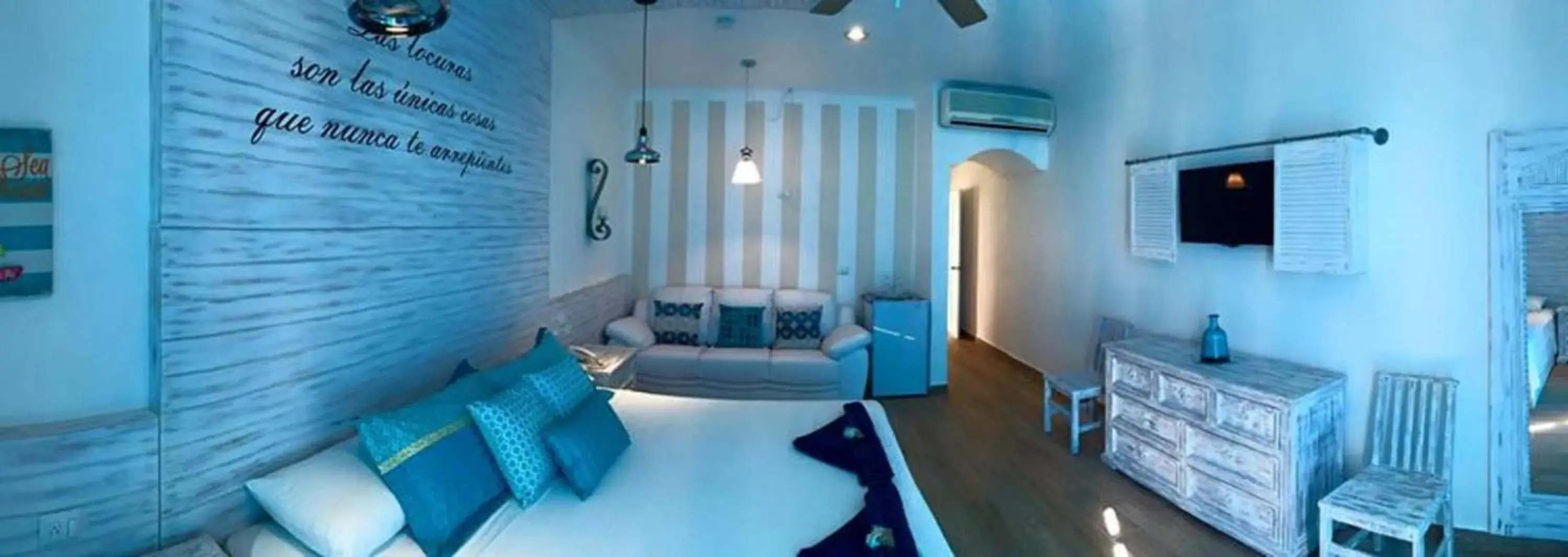 Bed, Seating Area in Hotel Coco Rio "City Center" Bed, Seating Area in Hotel Coco Rio "City Center"