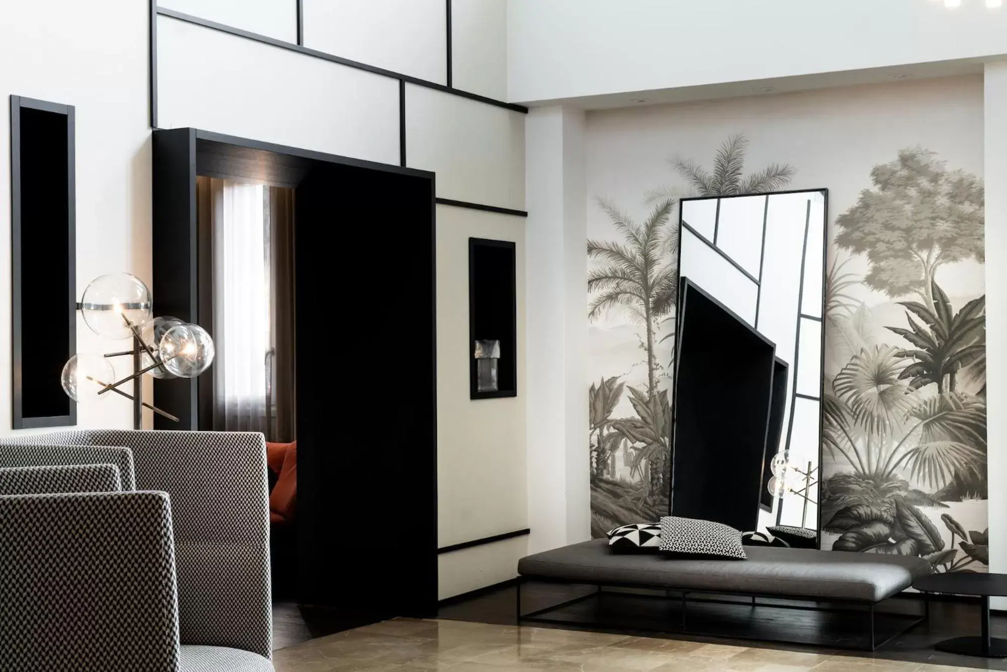 Facade/entrance in Litta Palace Milano Facade/entrance in Litta Palace Milano