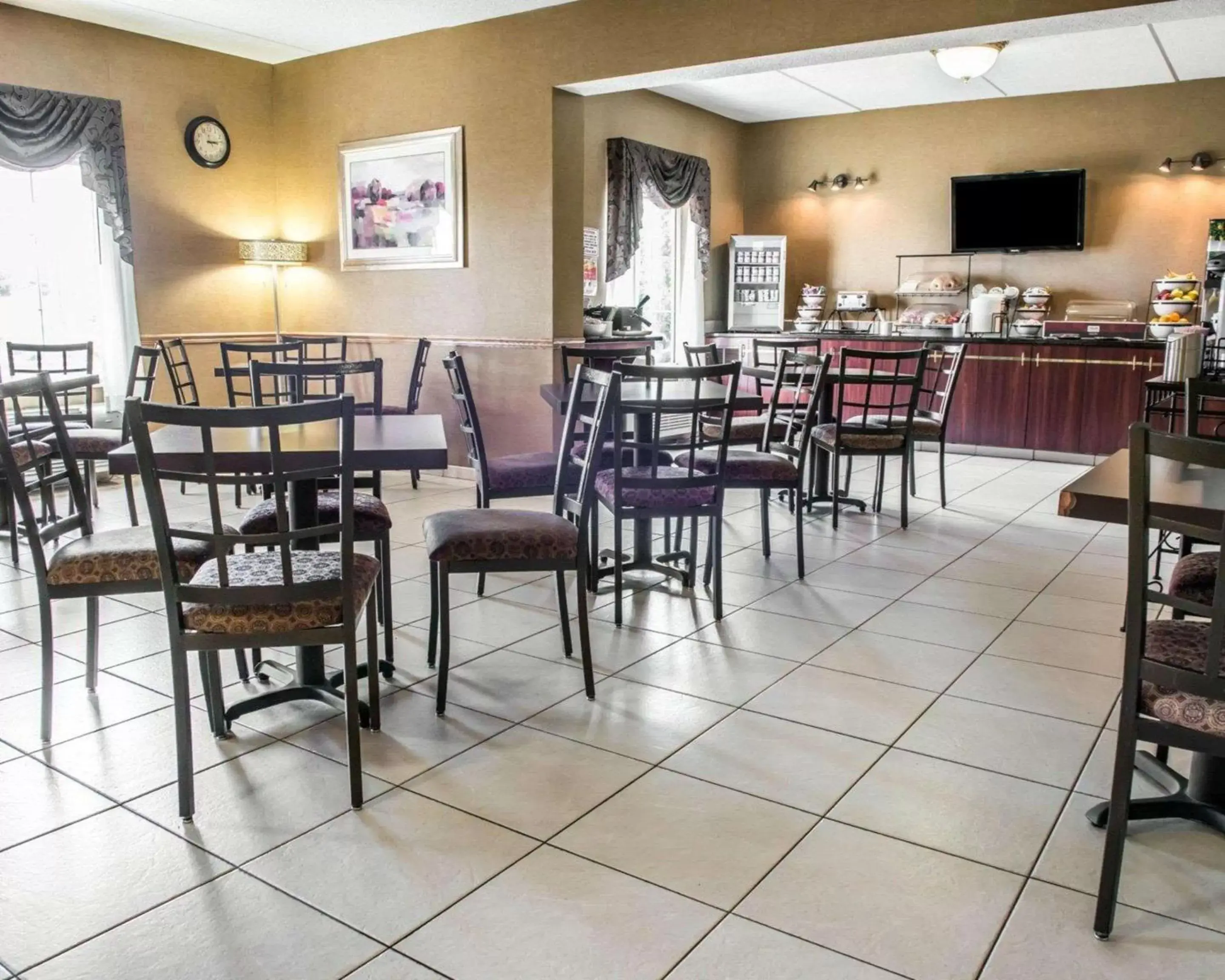 Restaurant/Places to Eat in Wingate by Wyndham Grove City