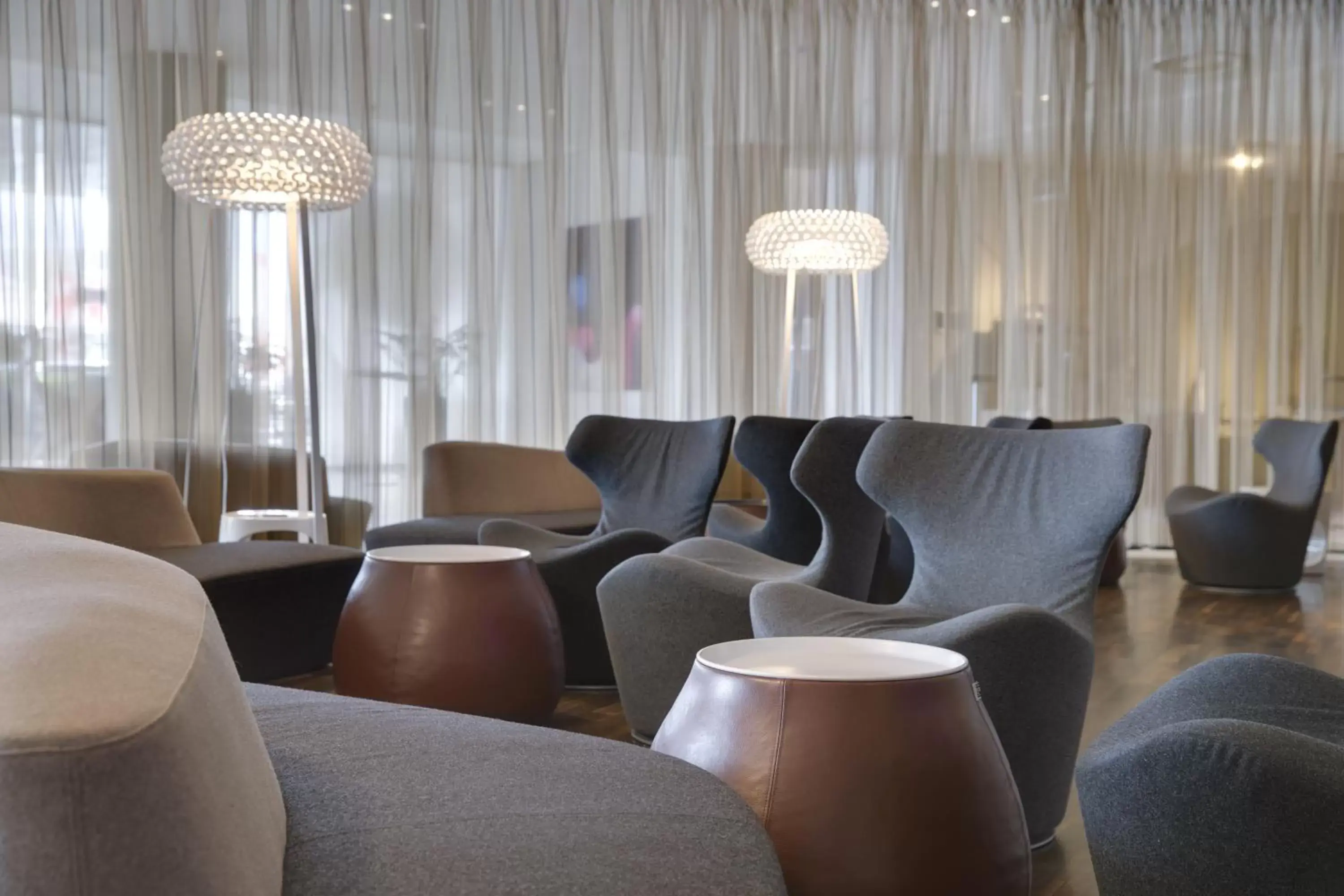 Lounge or bar in Radisson Blu Hotel, Hamburg Airport