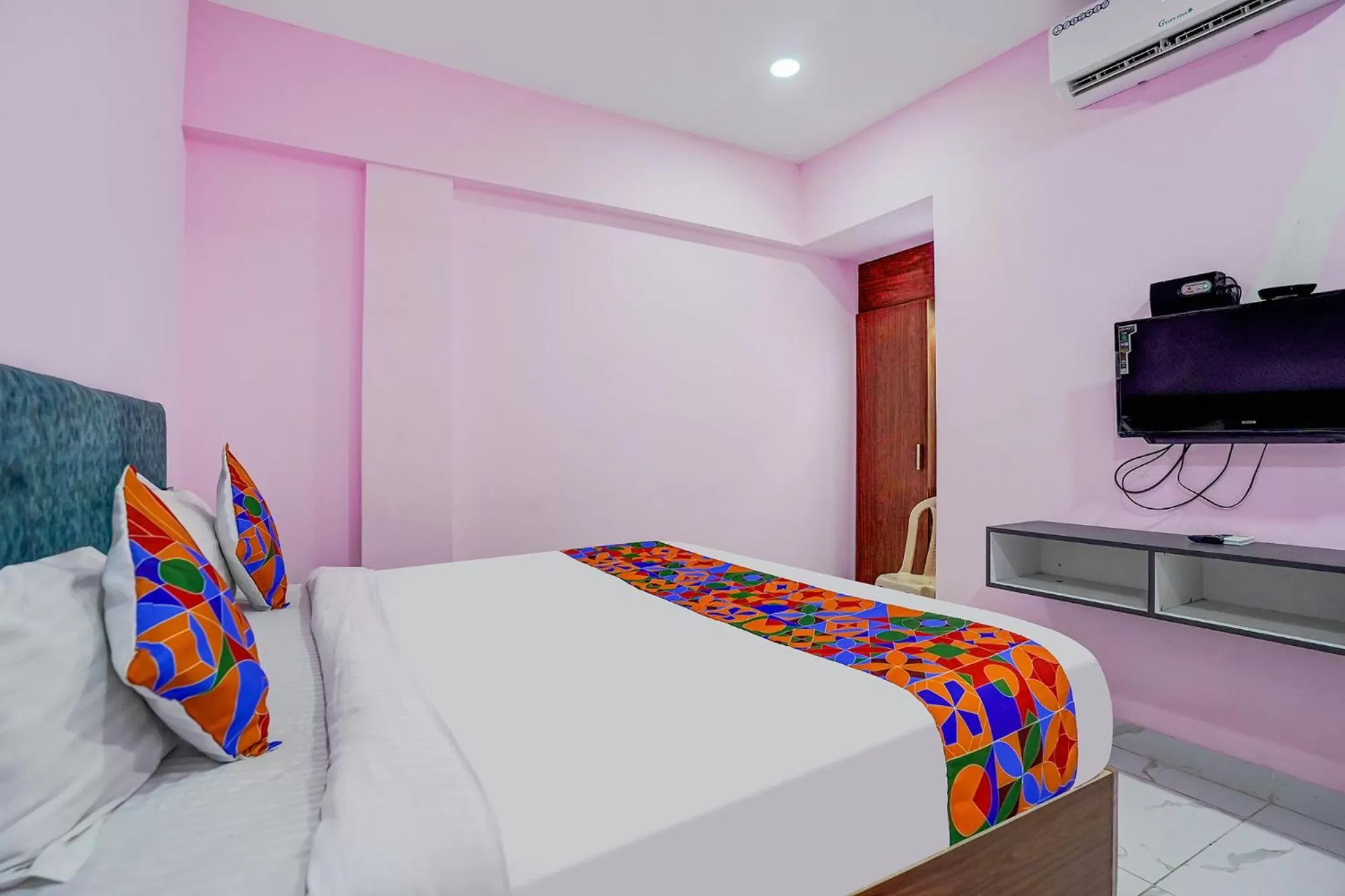 Bed in FabExpress IT Park, Pallikaranai