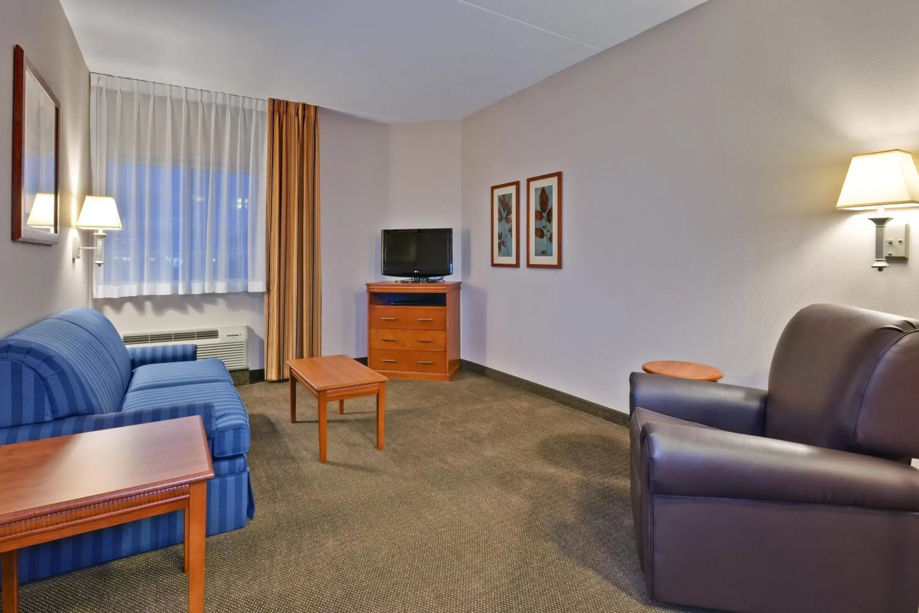 Photo of the whole room, Seating Area in Candlewood Suites Murfreesboro, an IHG Hotel
