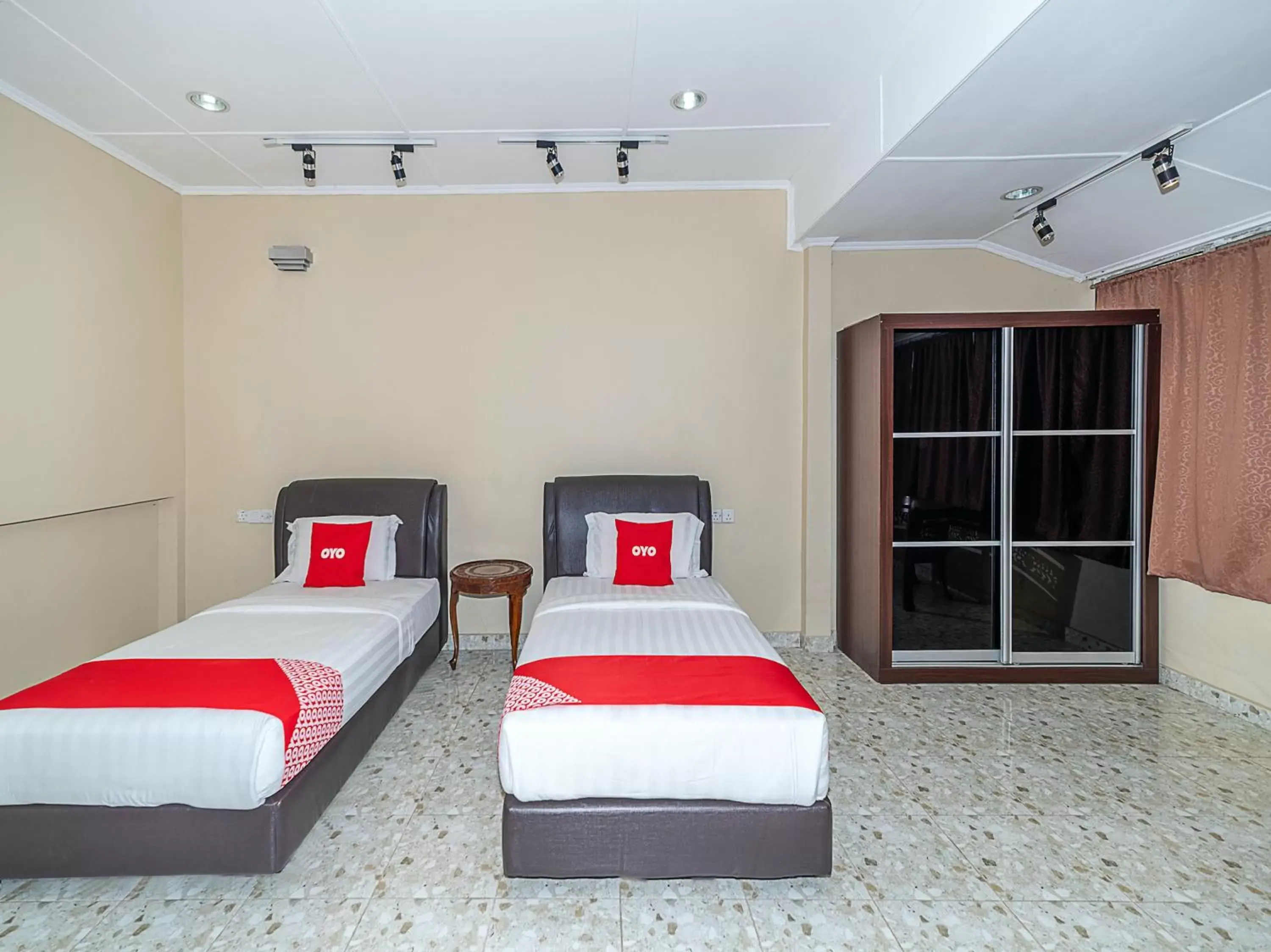 Bed in OYO 89932 Dd Homestay