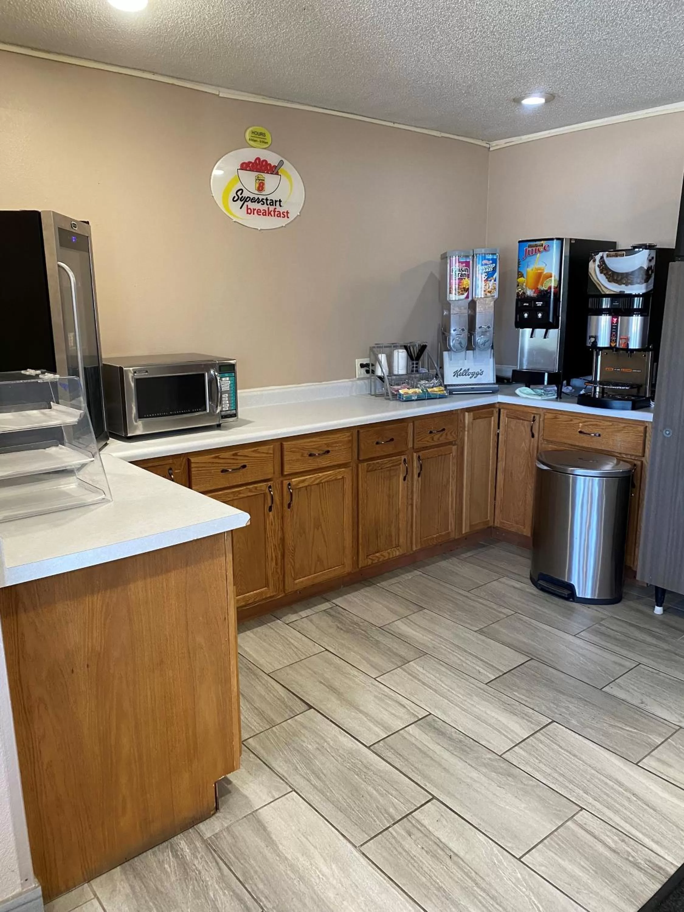 Breakfast in Super 8 by Wyndham Austin MN