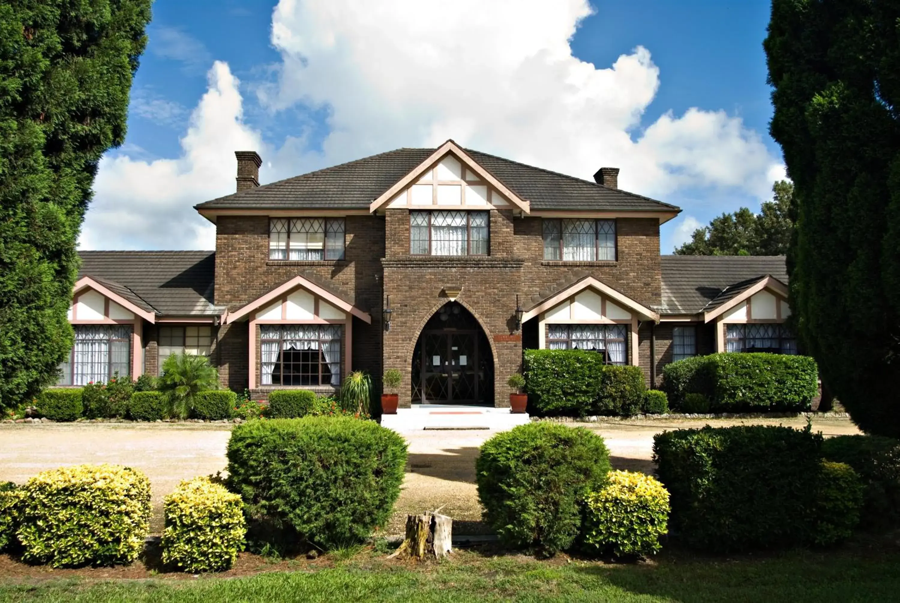 Property building in Sir Francis Drake Property building in Sir Francis Drake