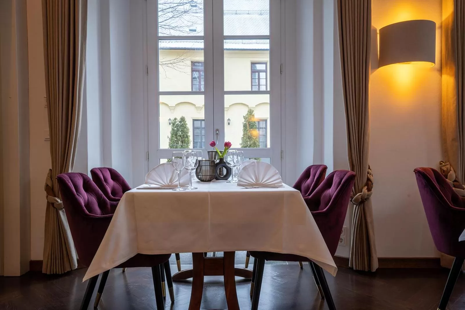 Restaurant/places to eat in Hotel Weisses Ross