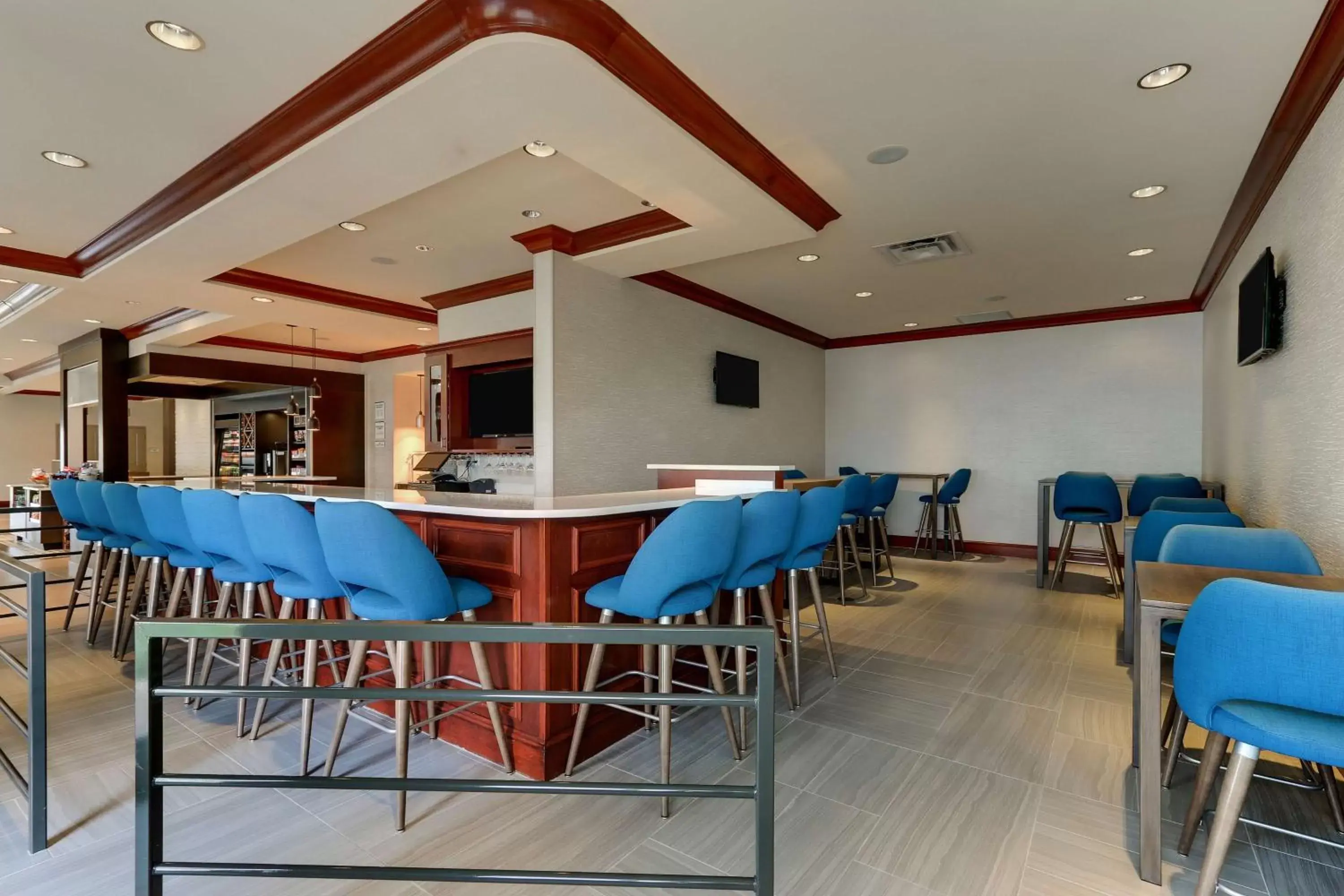 Lounge or bar in Hilton Garden Inn Indianapolis Airport