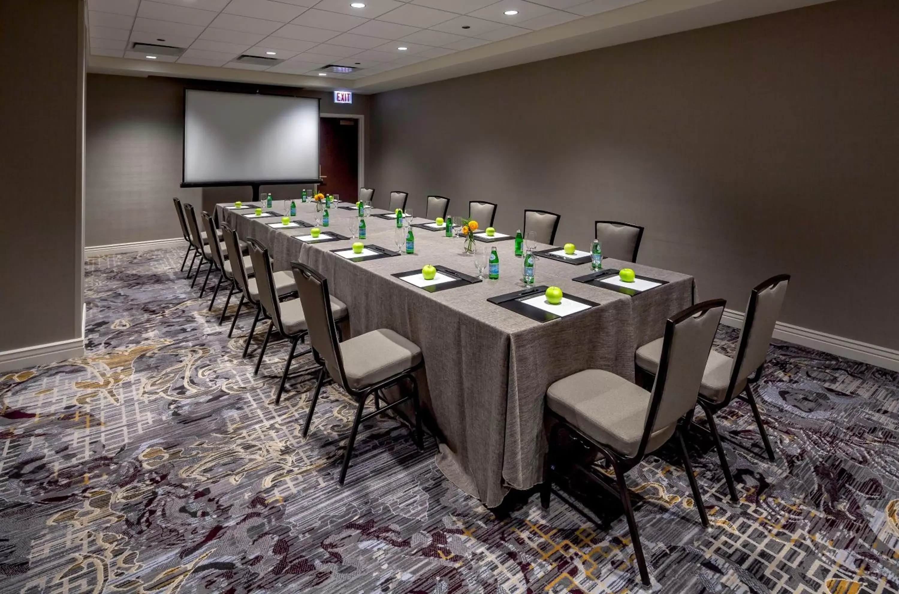 Meeting/conference room in InterContinental Chicago Magnificent Mile, an IHG Hotel