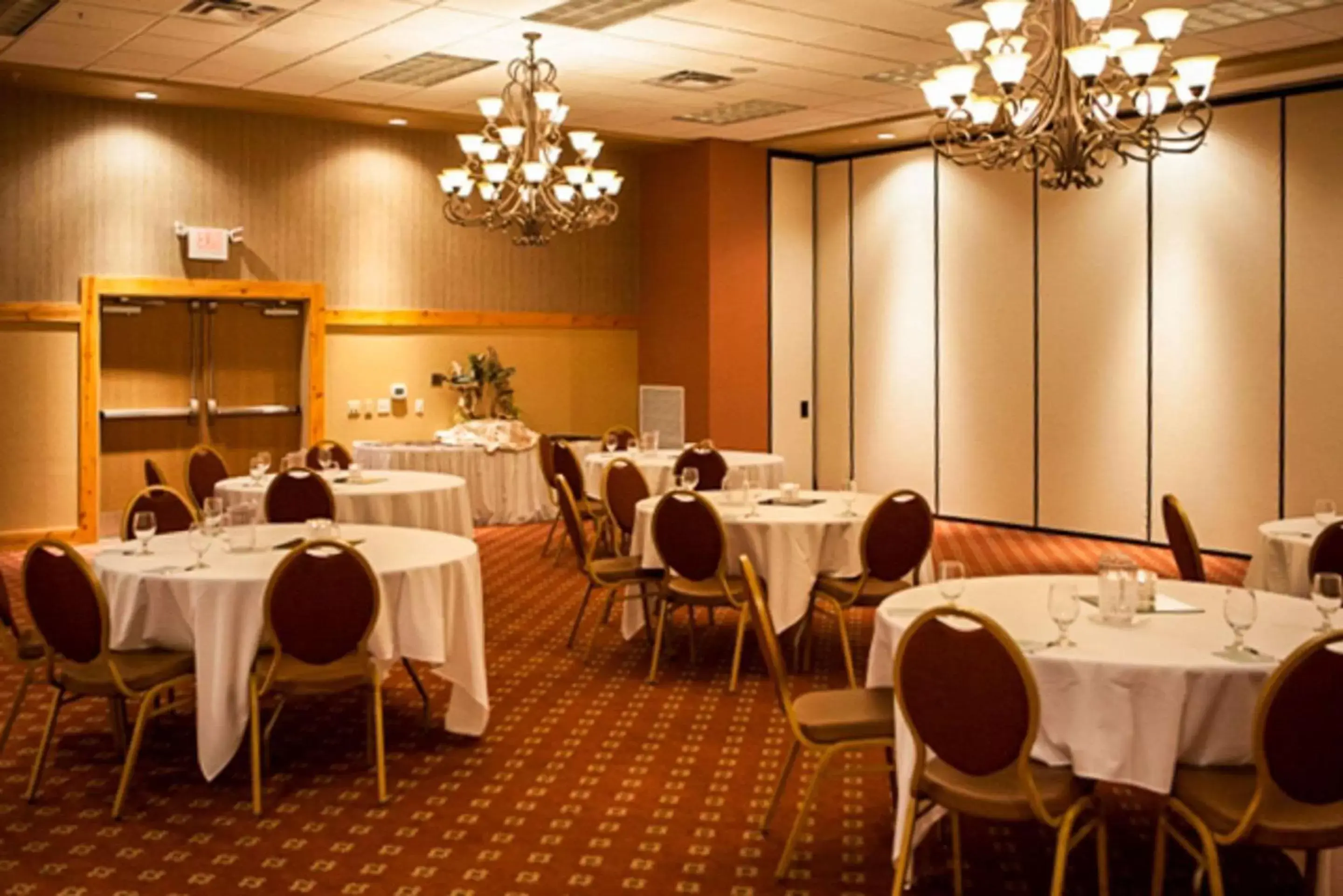 On site, Restaurant/Places to Eat in Sleep Inn & Suites Conference Center Eau Claire