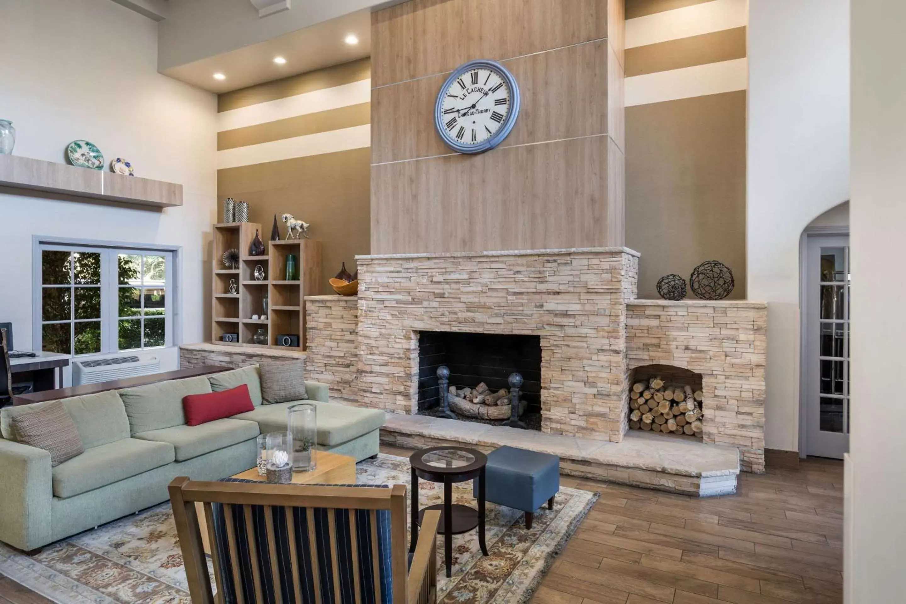 Lobby or reception, Seating Area in MainStay Suites John Wayne Airport, a Choice Hotel