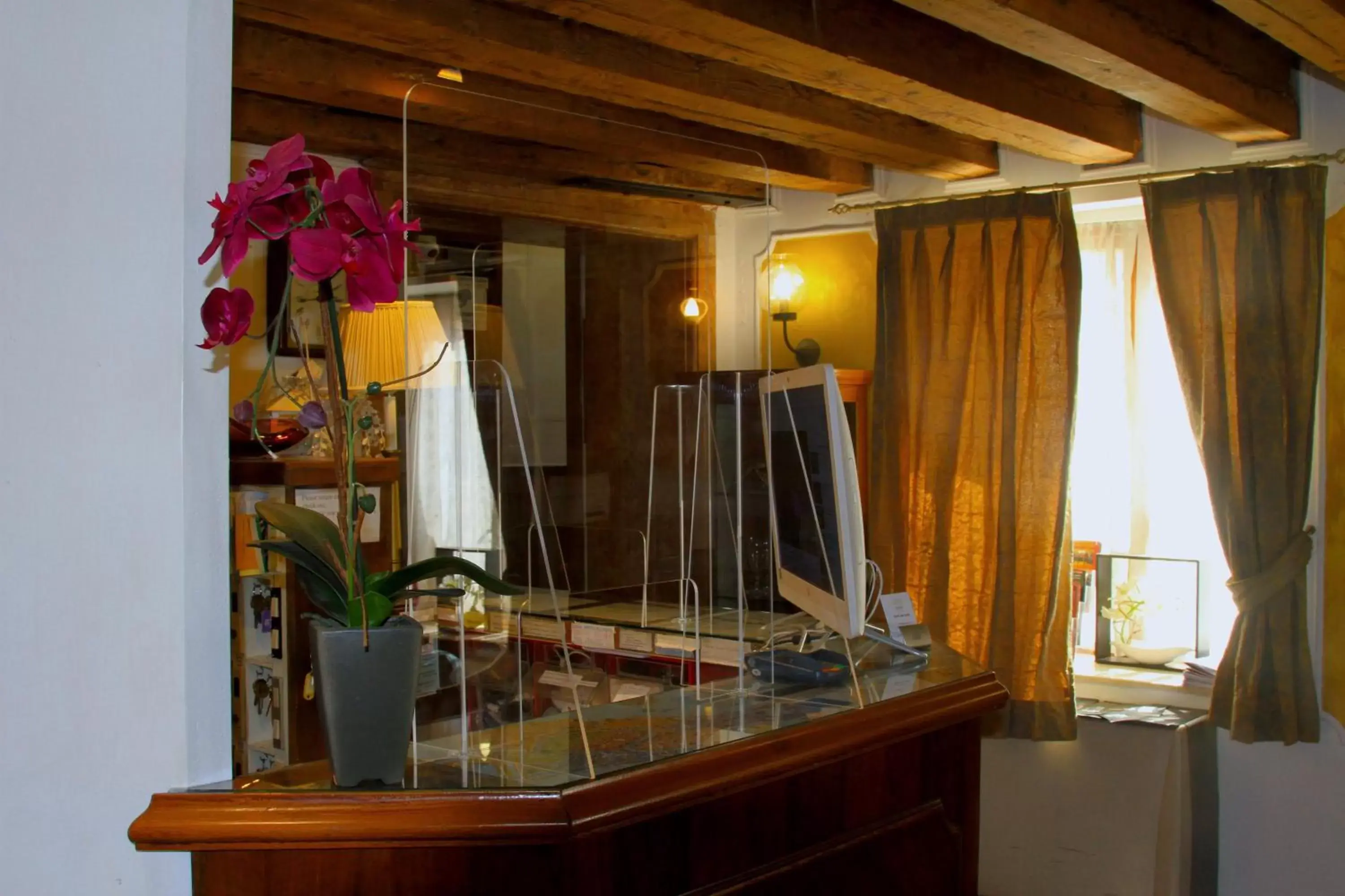 Communal lounge/ TV room in Hotel San Gallo