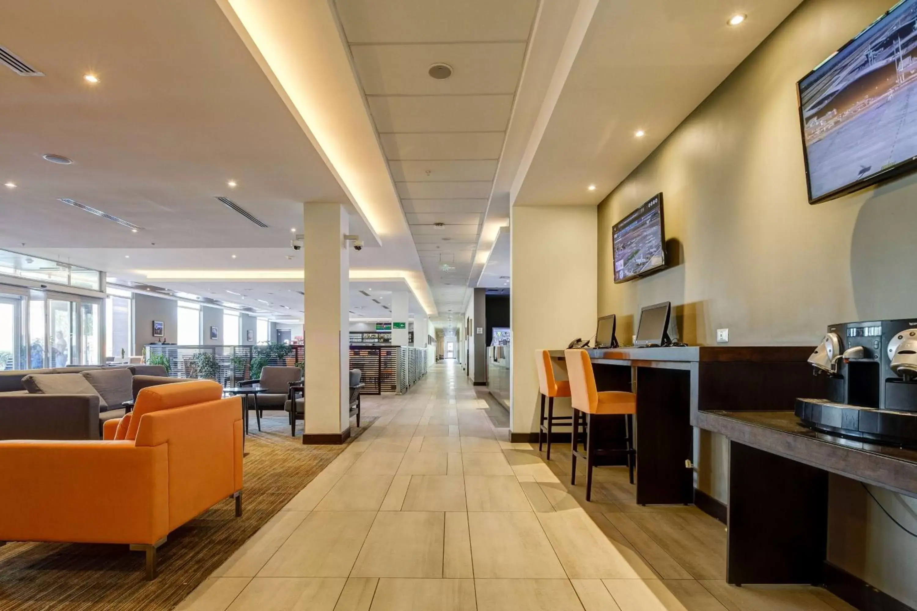 Business facilities in La Quinta by Wyndham Santiago Aeropuerto