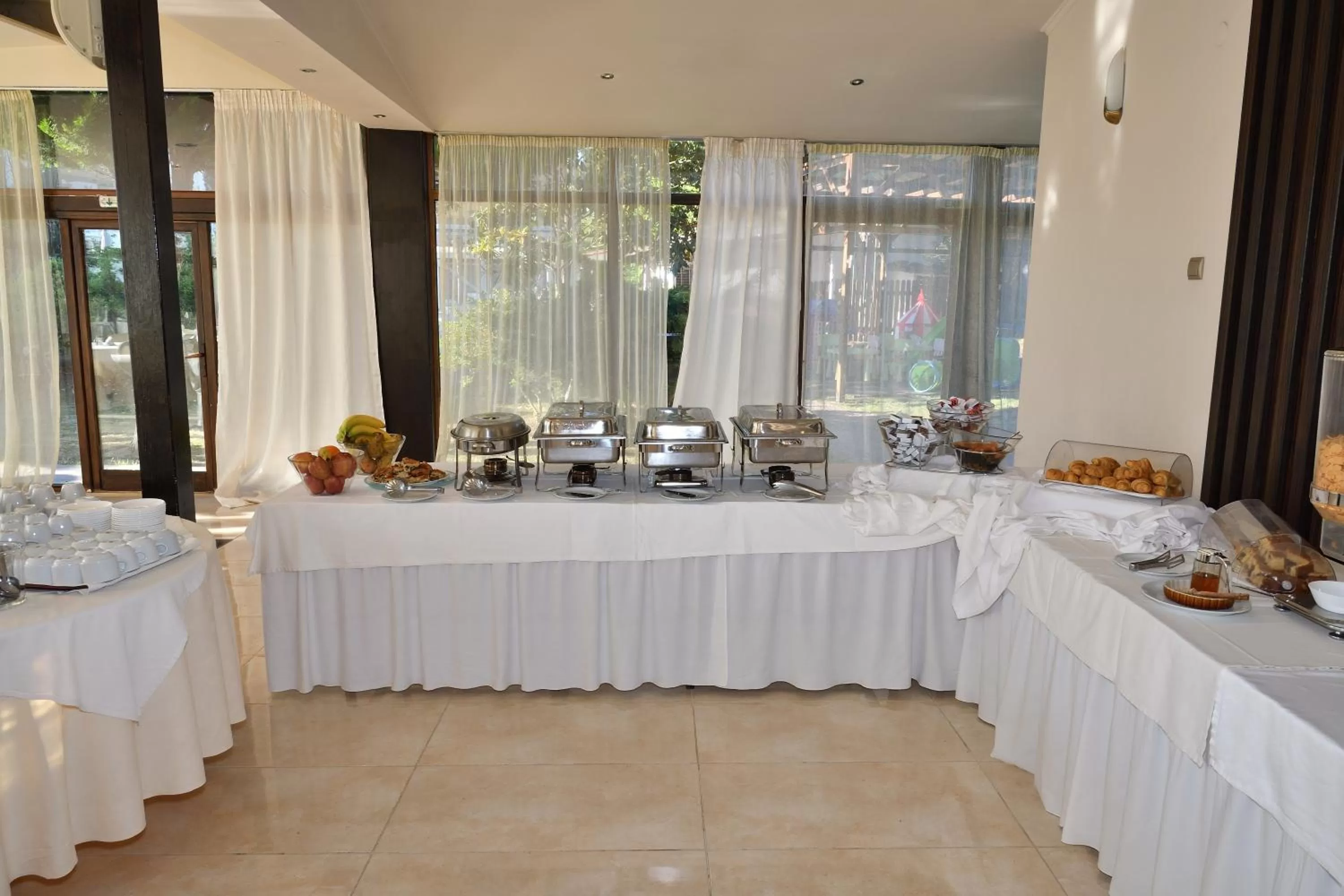 Buffet breakfast in Four Seasons Hotel