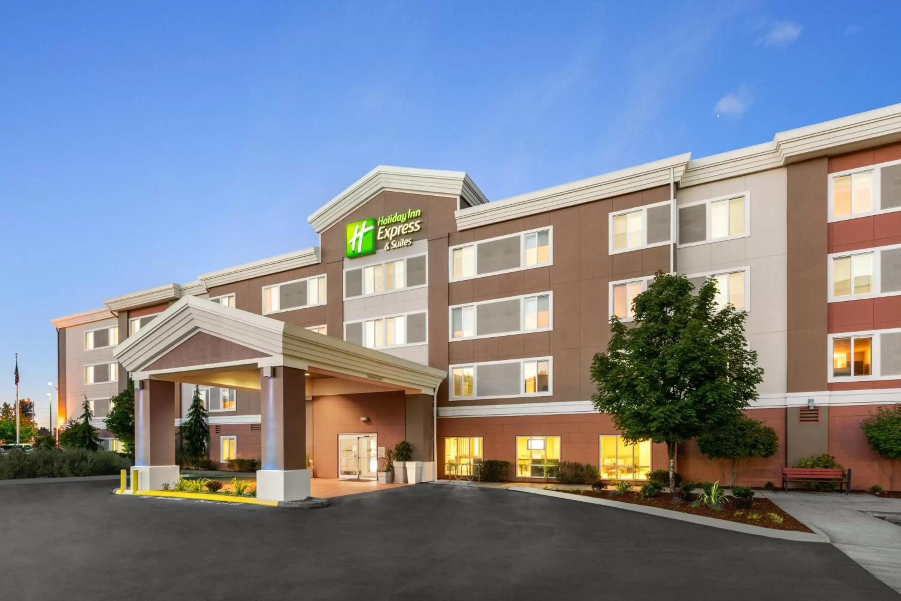 Property building in Holiday Inn Express and Suites Sumner by IHG Property building in Holiday Inn Express and Suites Sumner by IHG